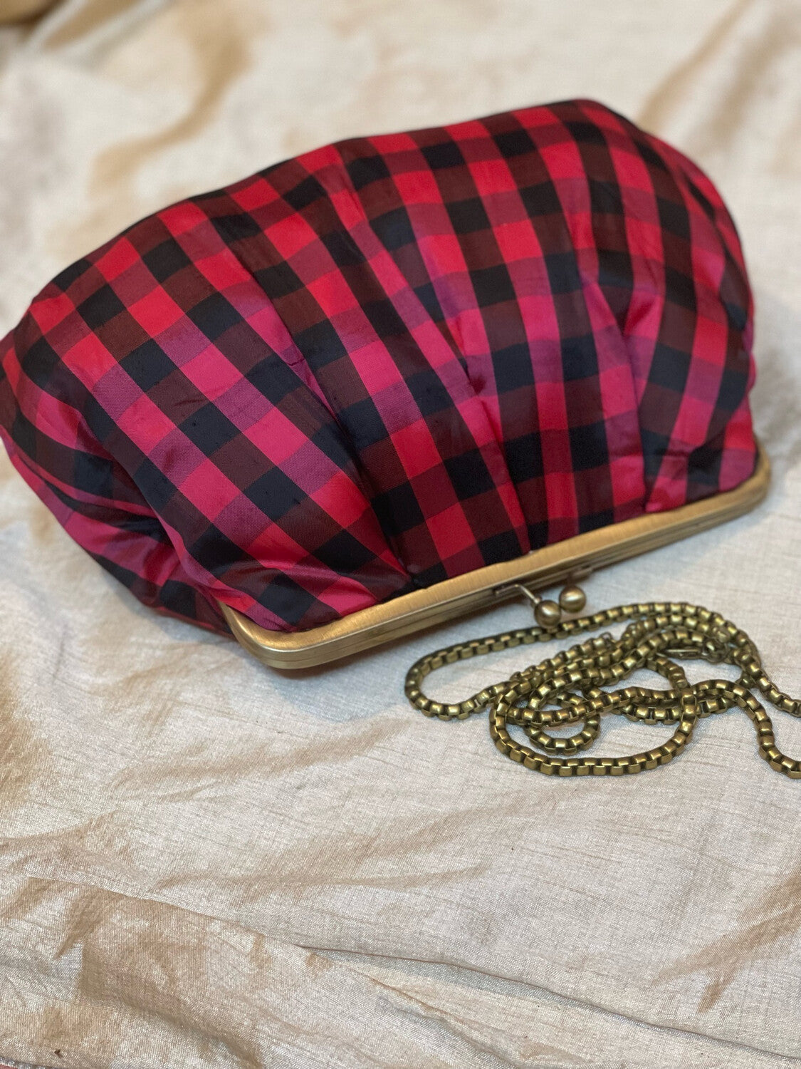 Rose And Black Pulliam Kotadi Kattam