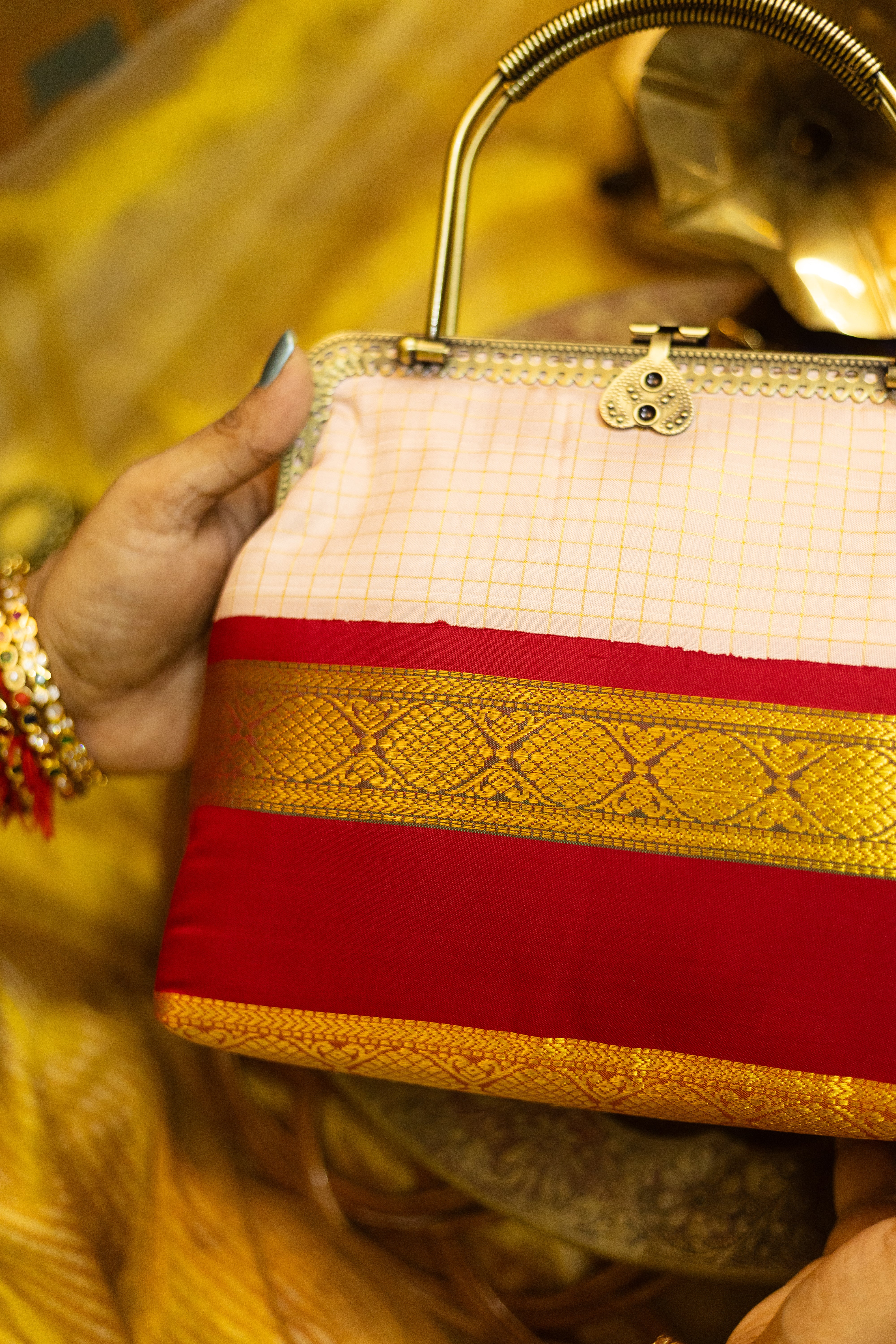 Peach with shot pink oosivanam