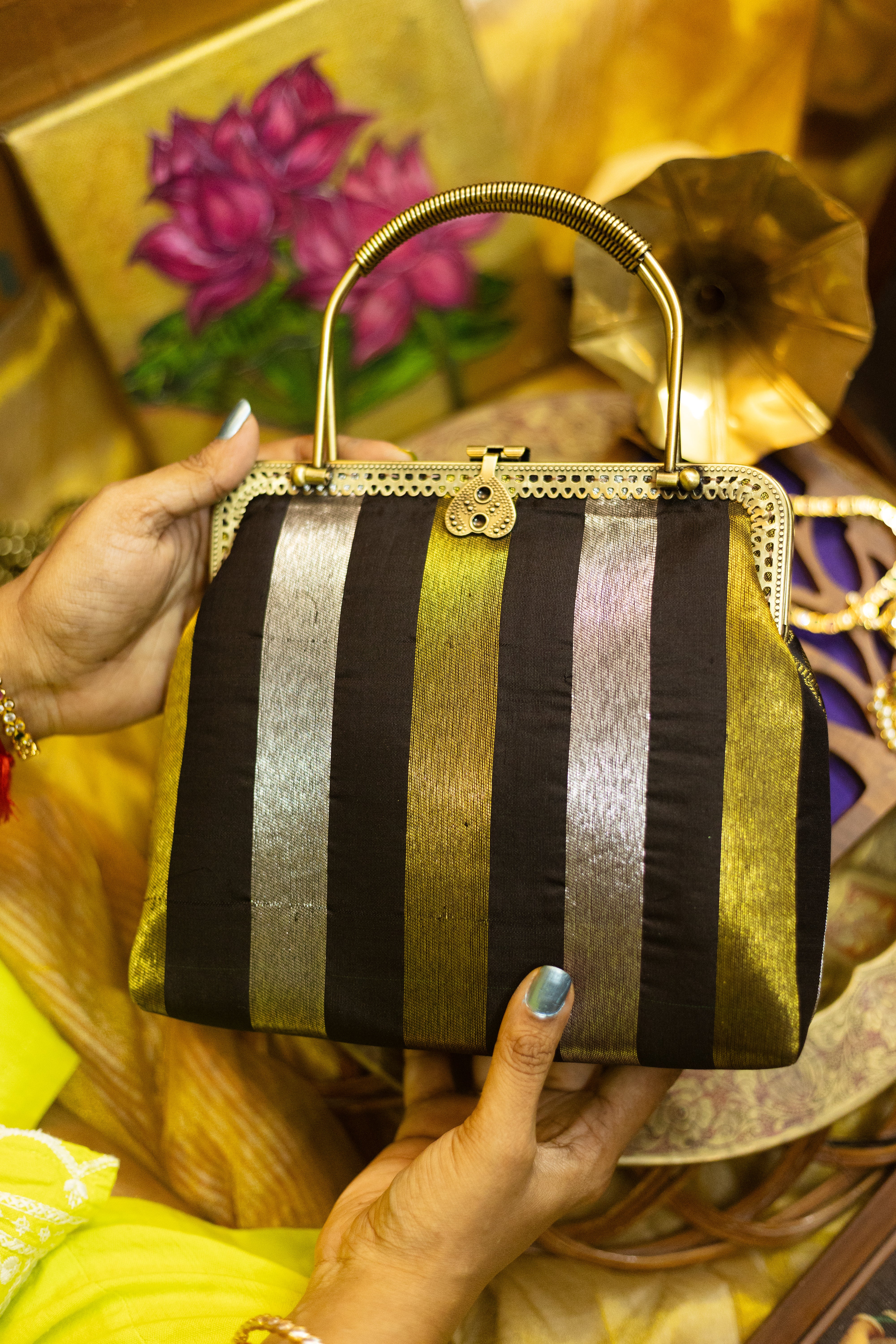 8 kol stripes with Mayil chakras