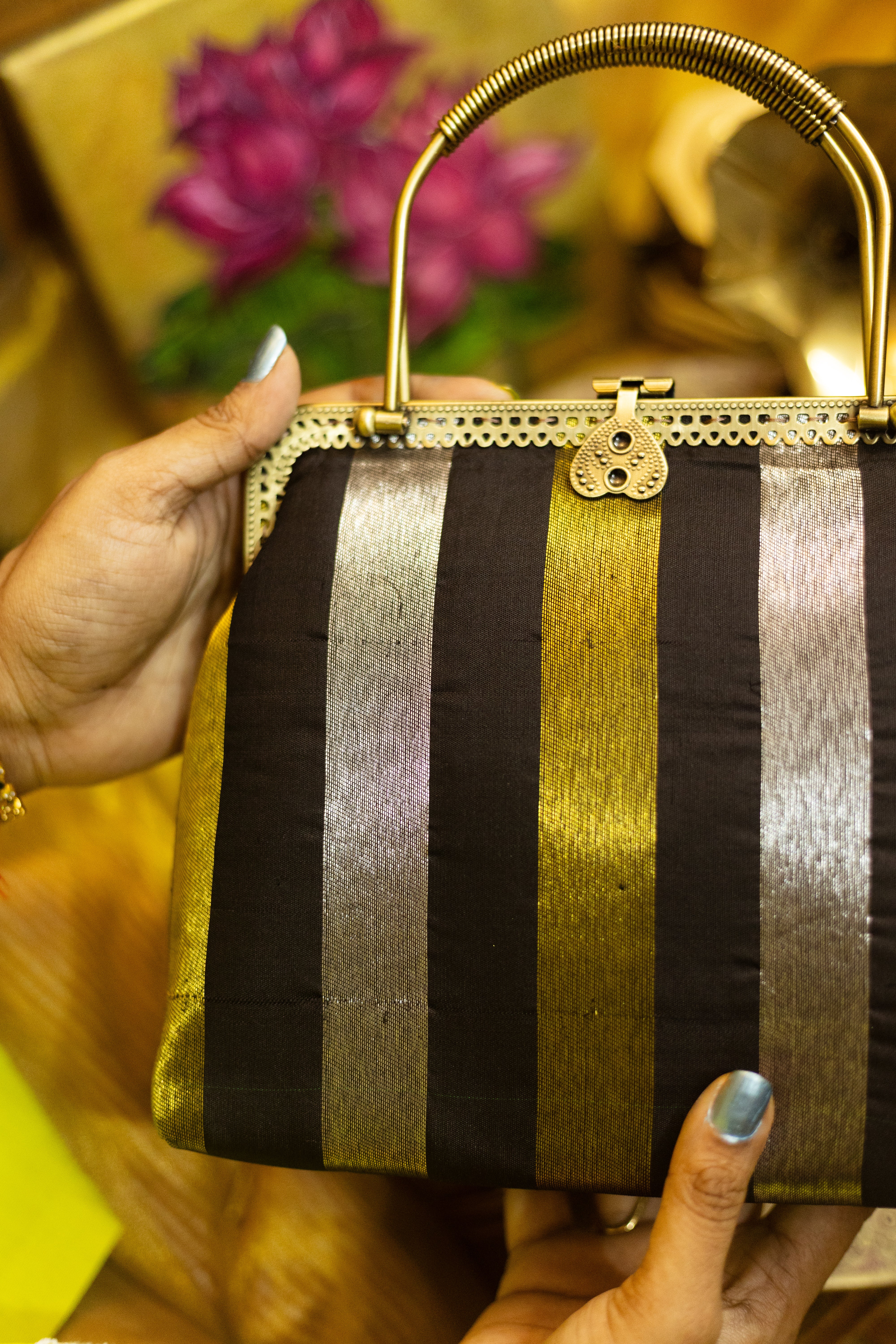 8 kol stripes with Mayil chakras