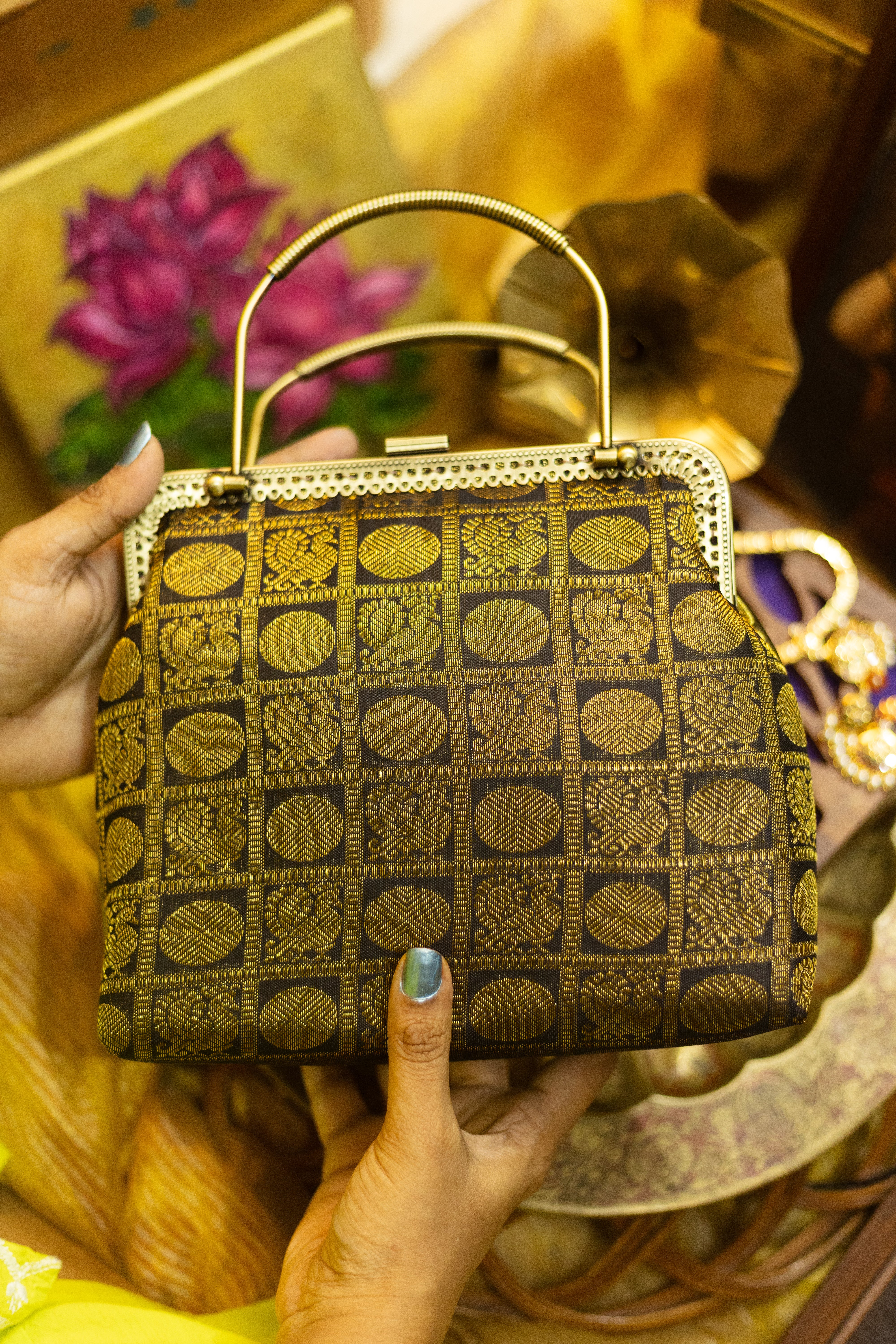 8 kol stripes with Mayil chakras