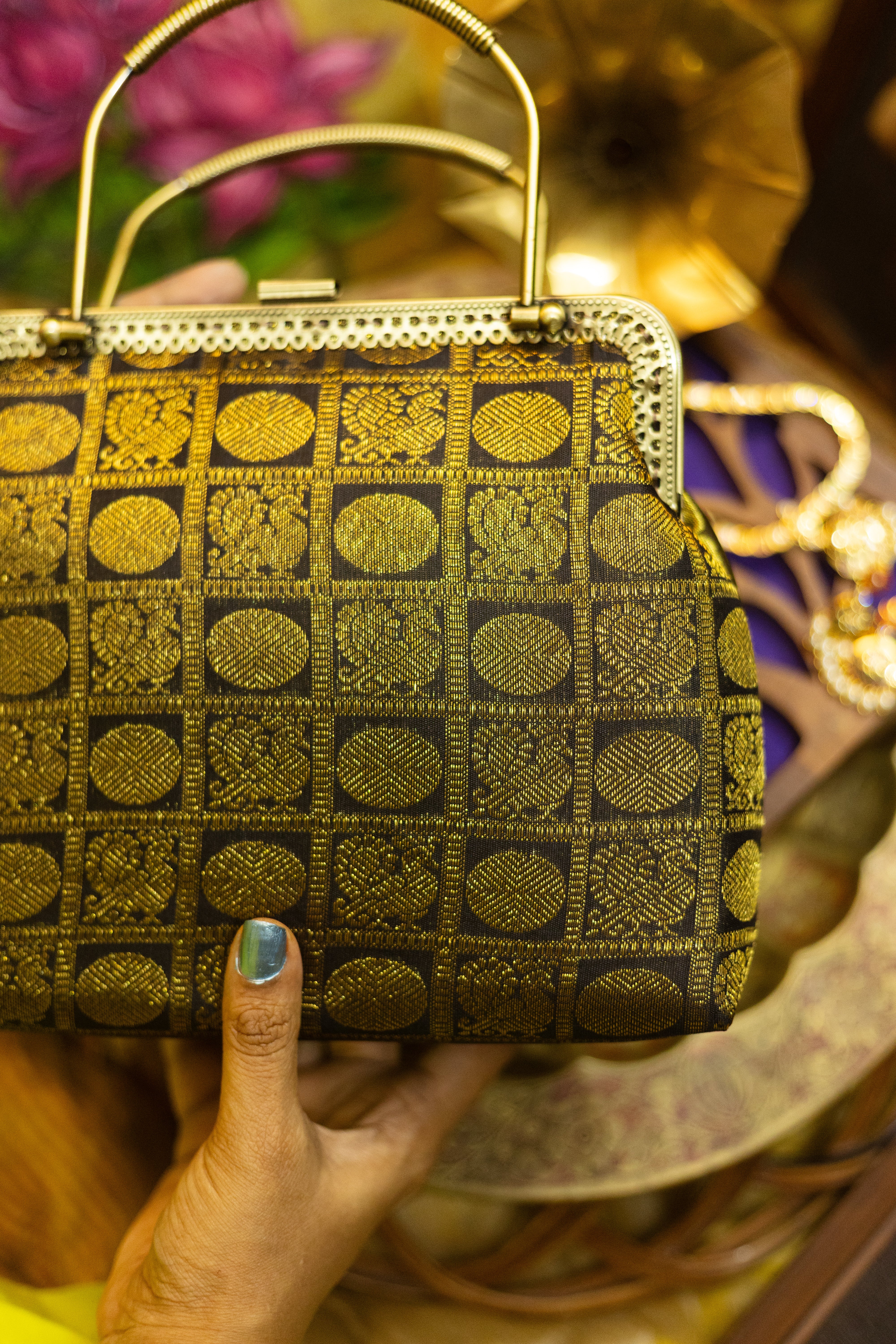 8 kol stripes with Mayil chakras