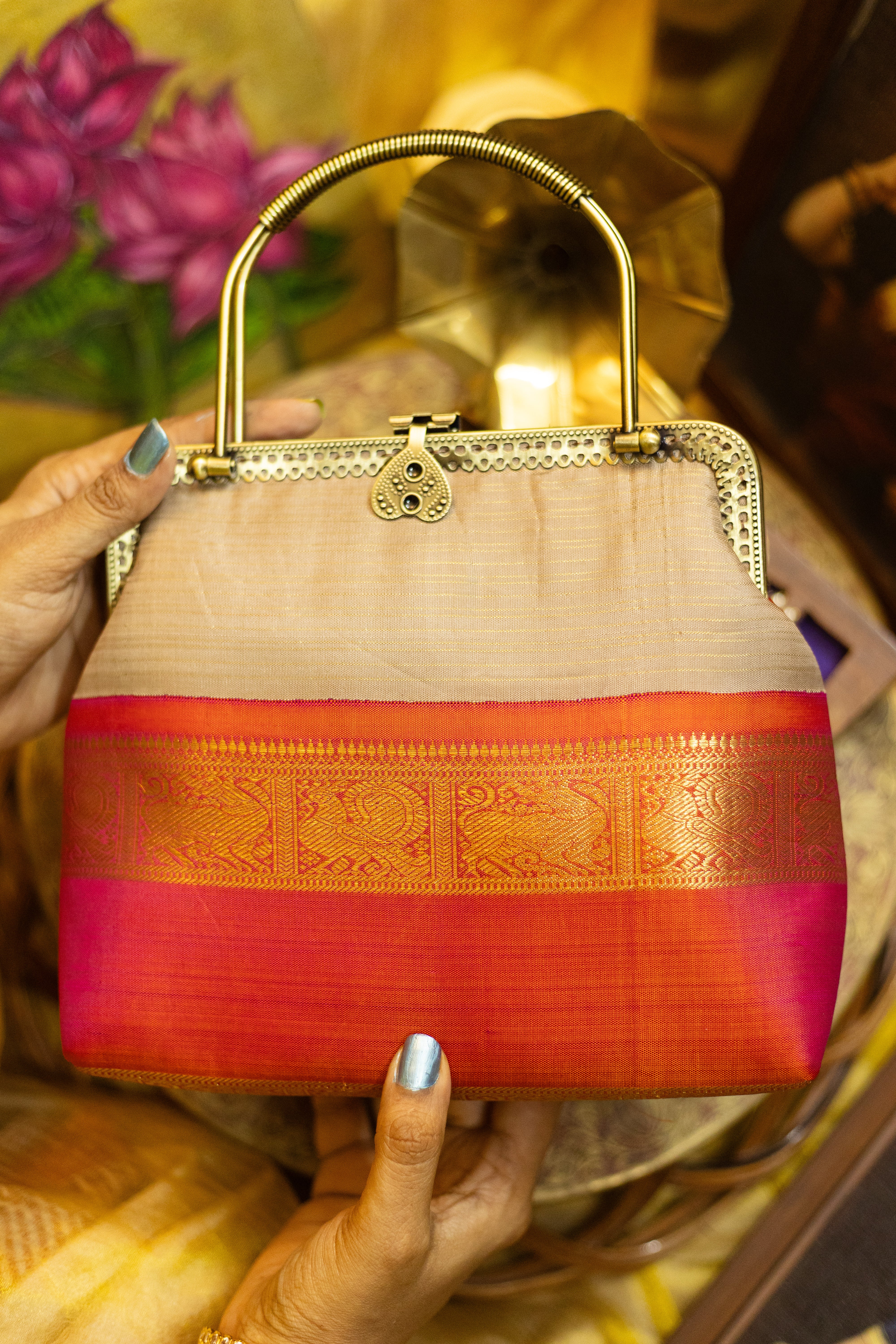 Viboodhi and short peach Chudamani