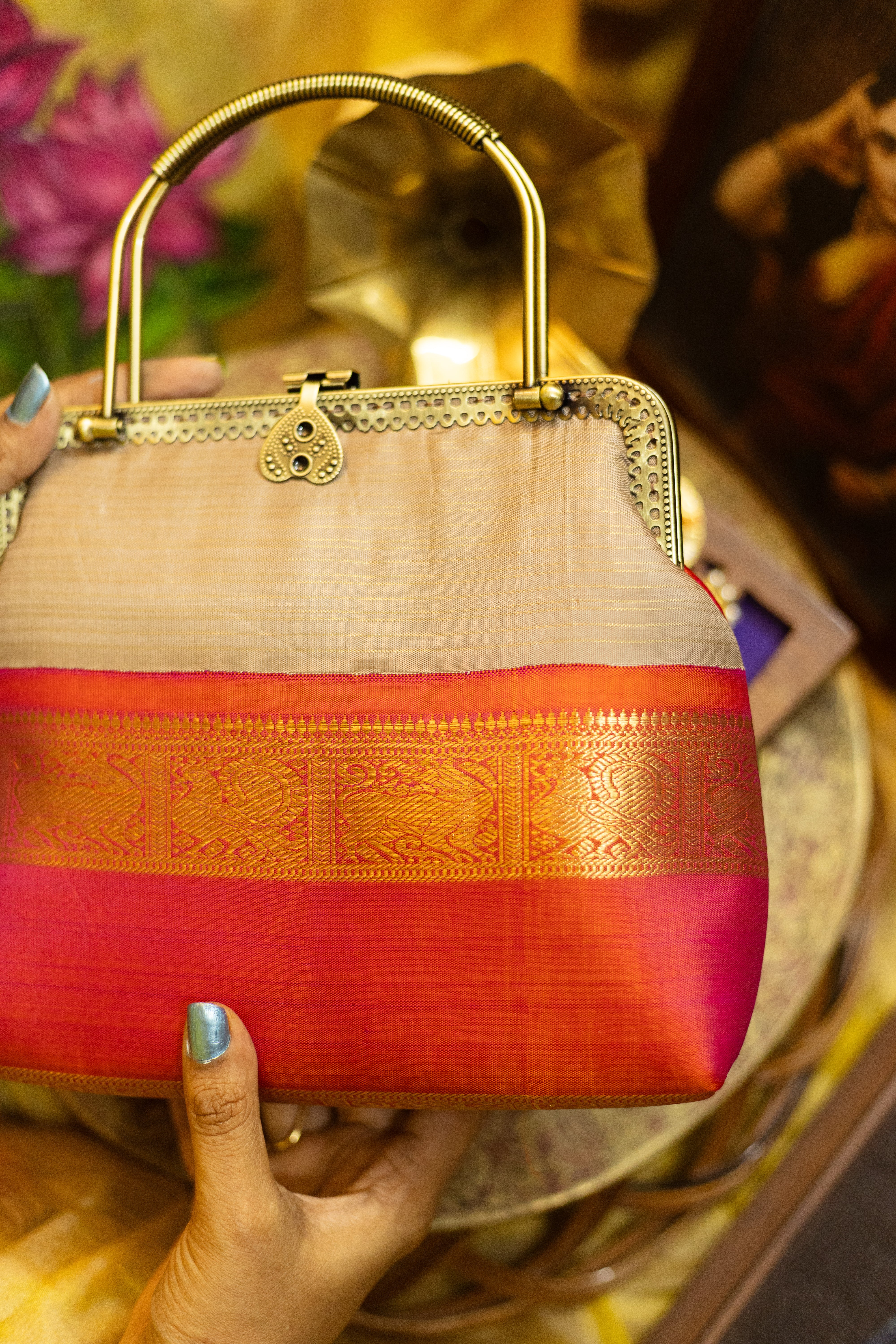 Viboodhi and short peach Chudamani