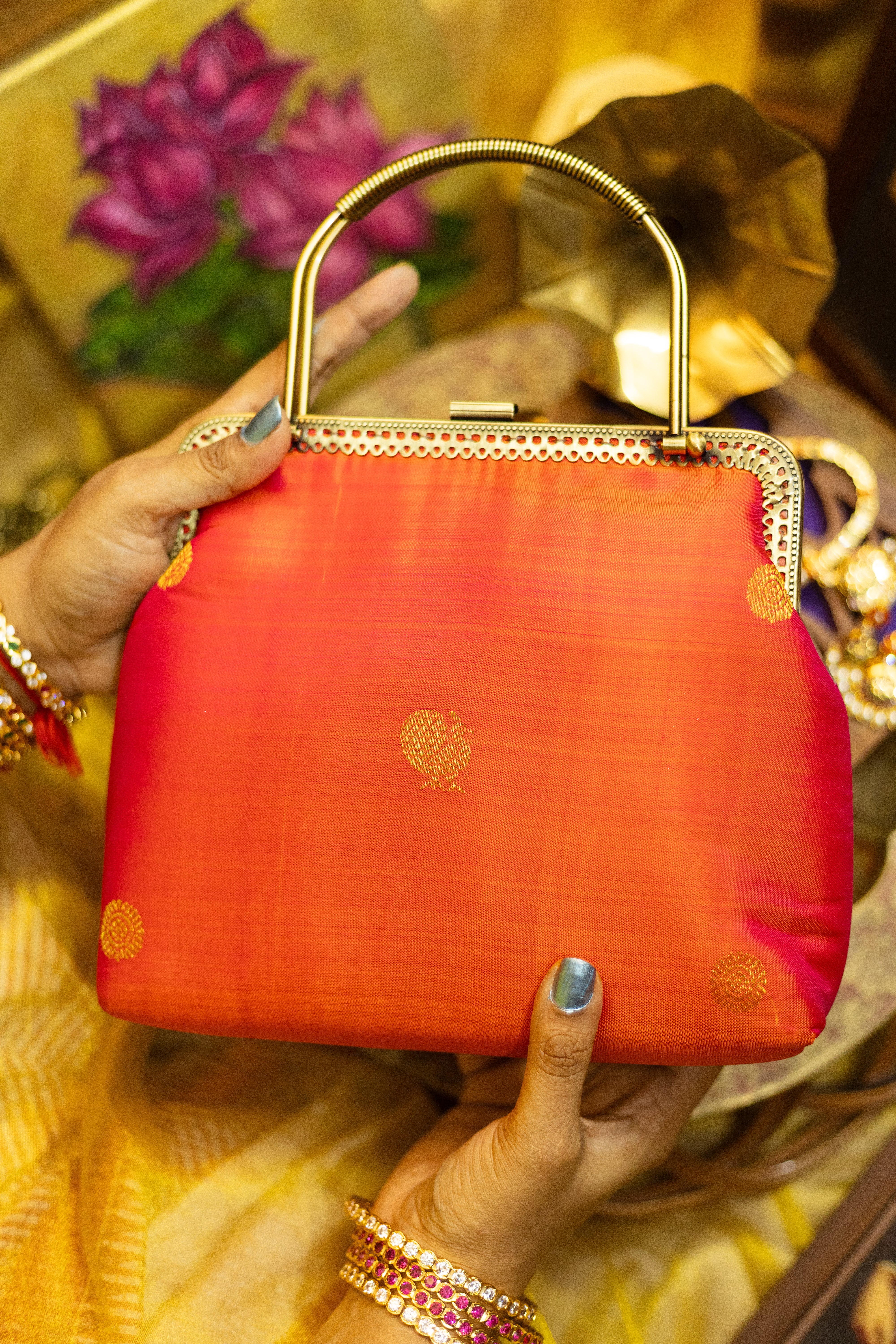 Viboodhi and short peach Chudamani