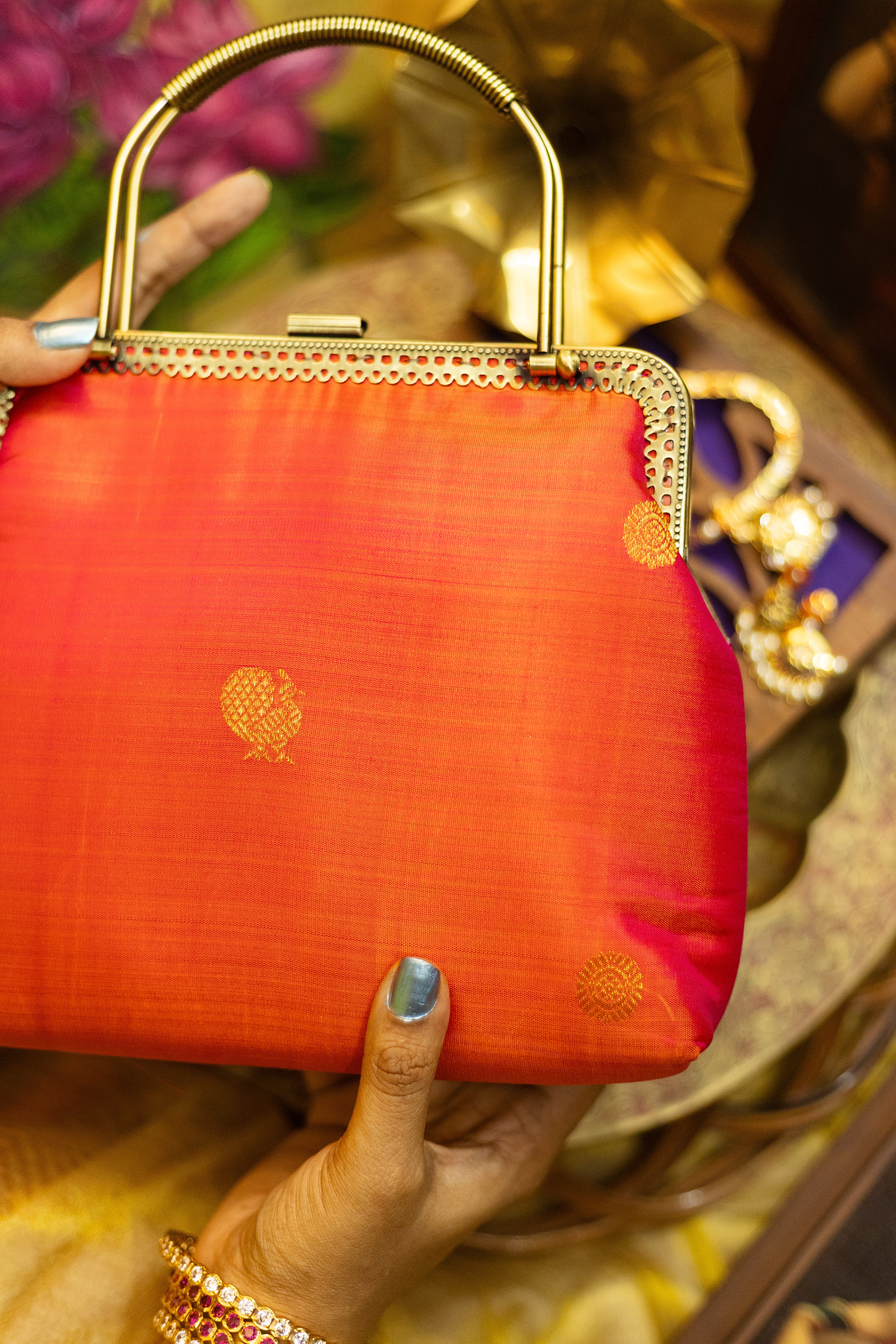 Viboodhi and short peach Chudamani