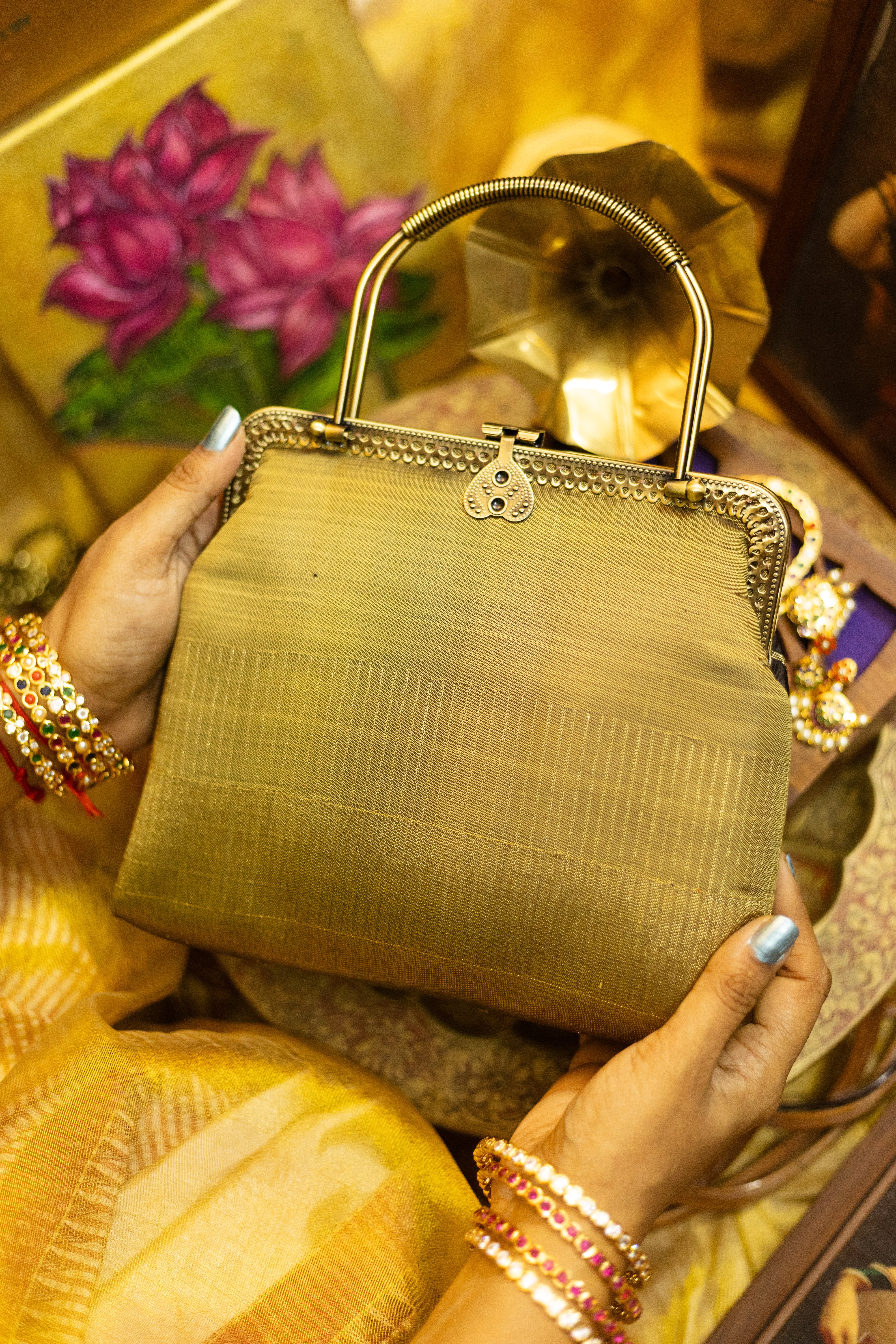 8 kol seepu Rekku and maillot Moggu golden and black