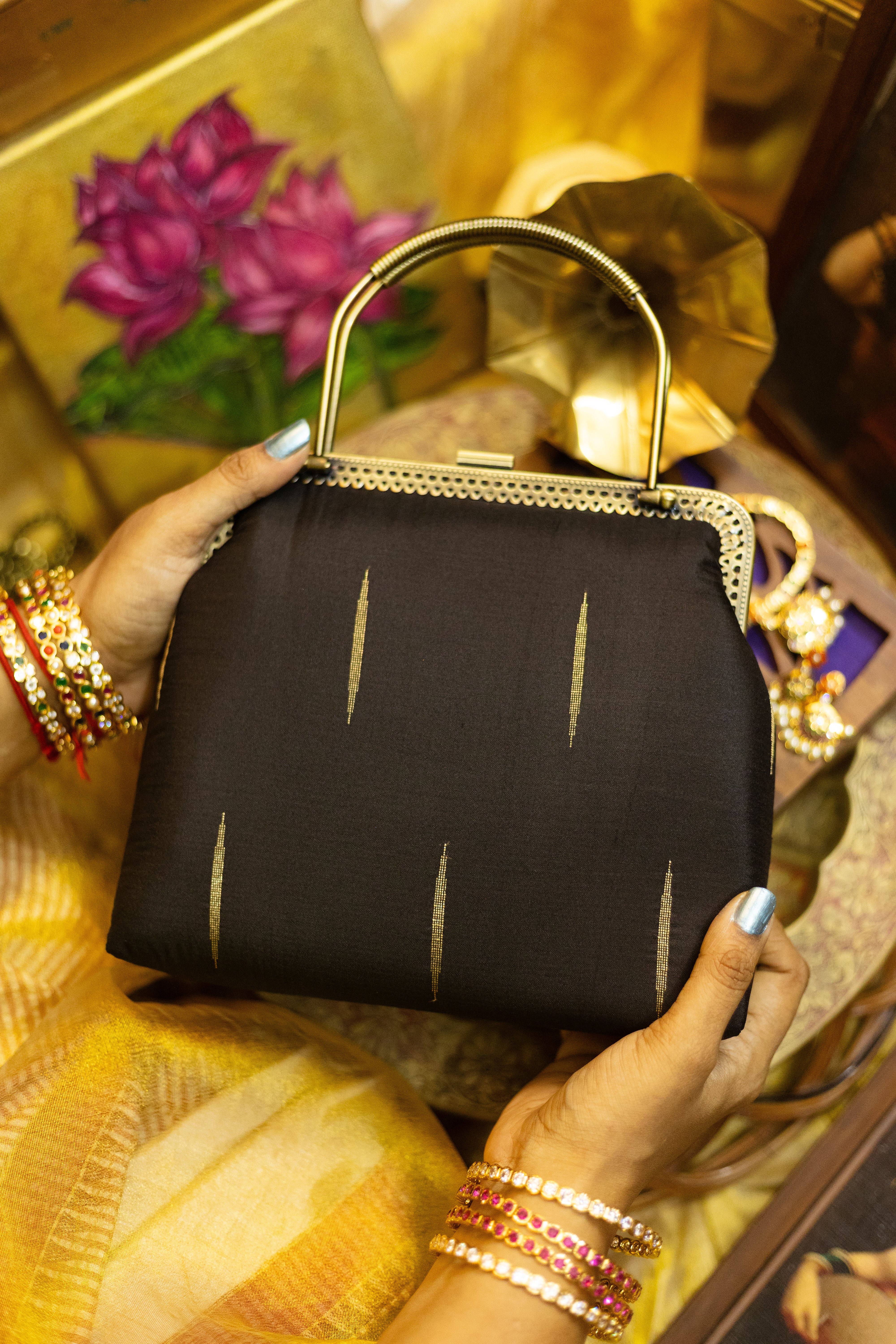 8 kol seepu Rekku and maillot Moggu golden and black