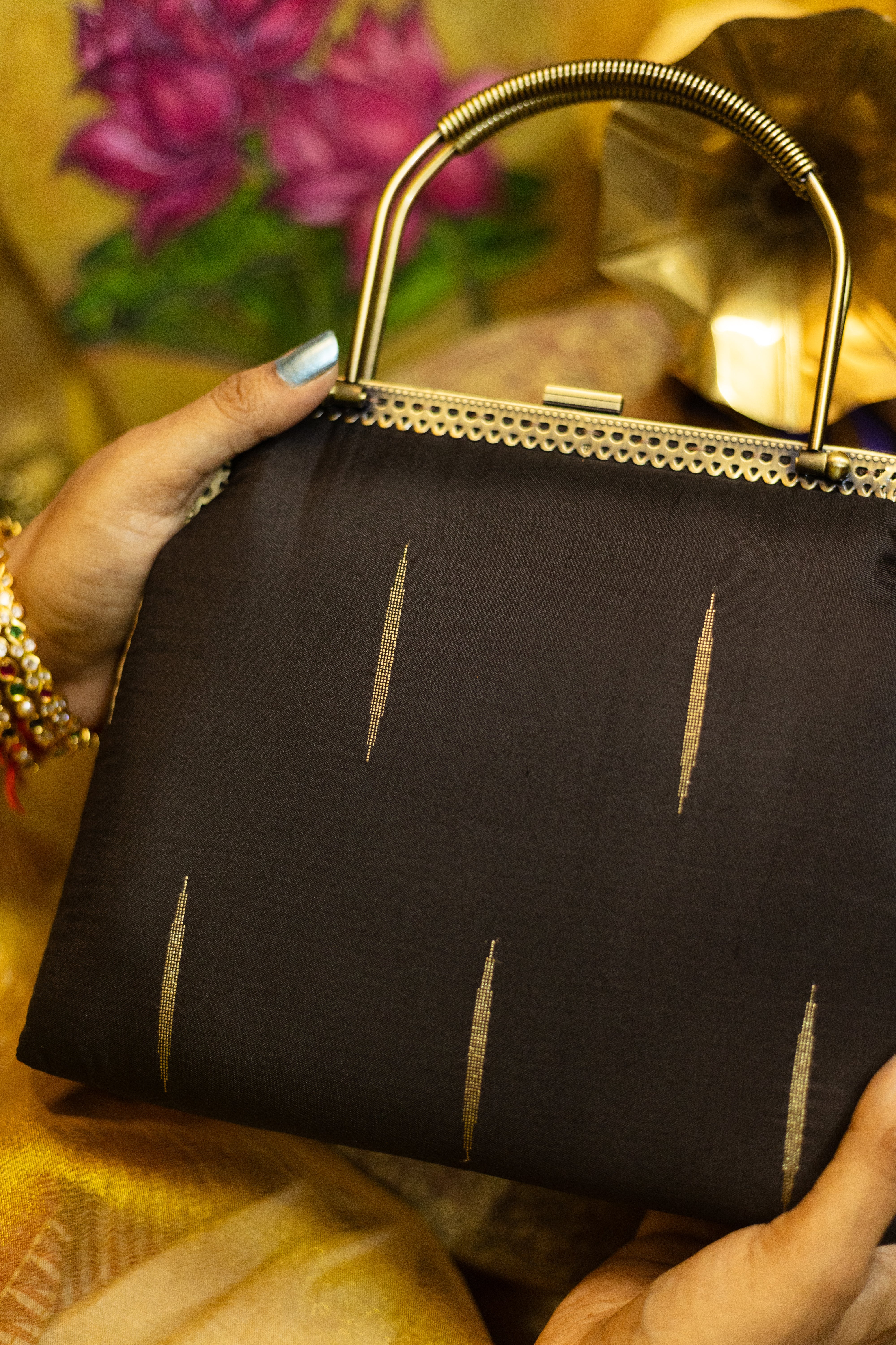 8 kol seepu Rekku and maillot Moggu golden and black