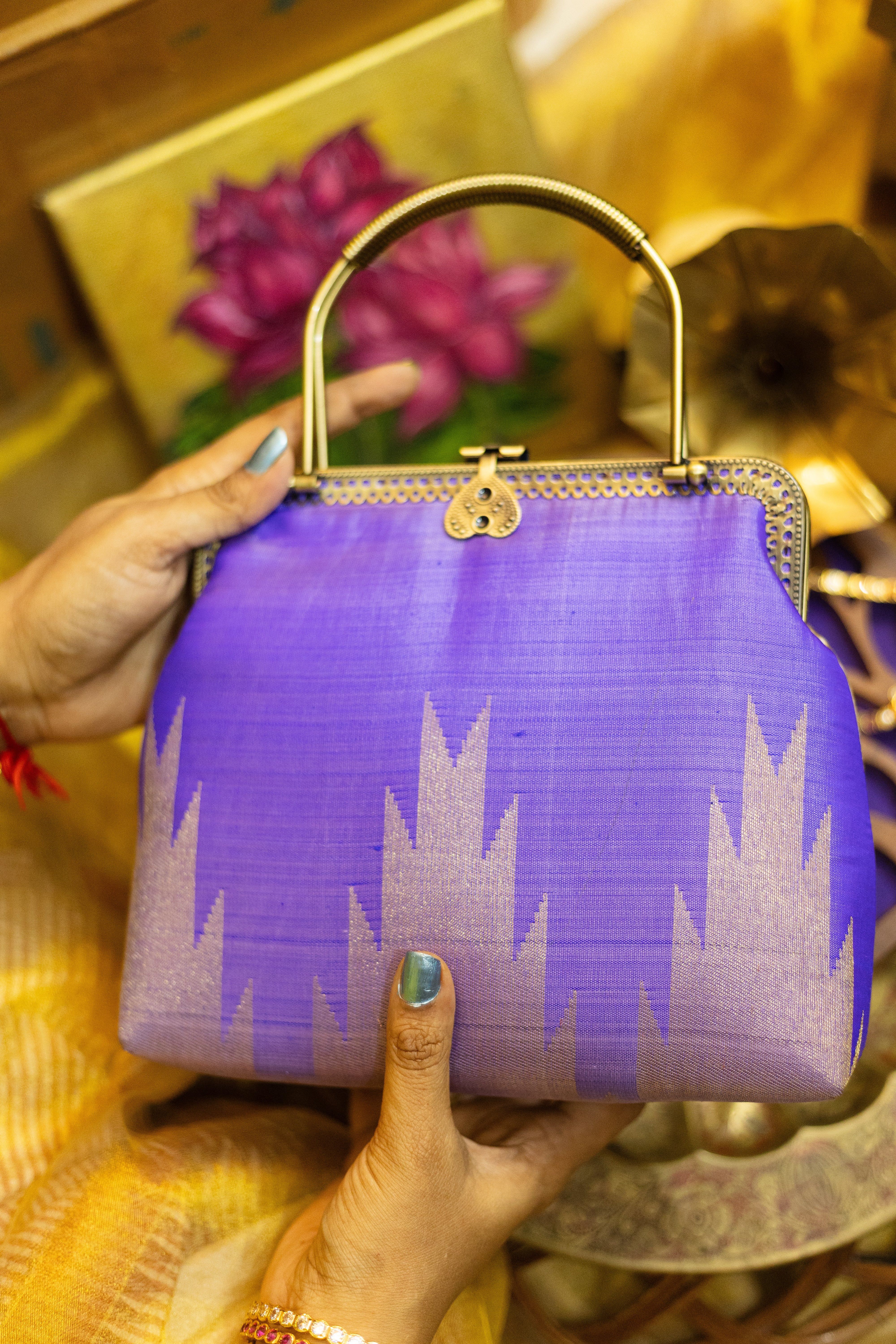 Lavender and beige 8kol Thazhampoo Rekku