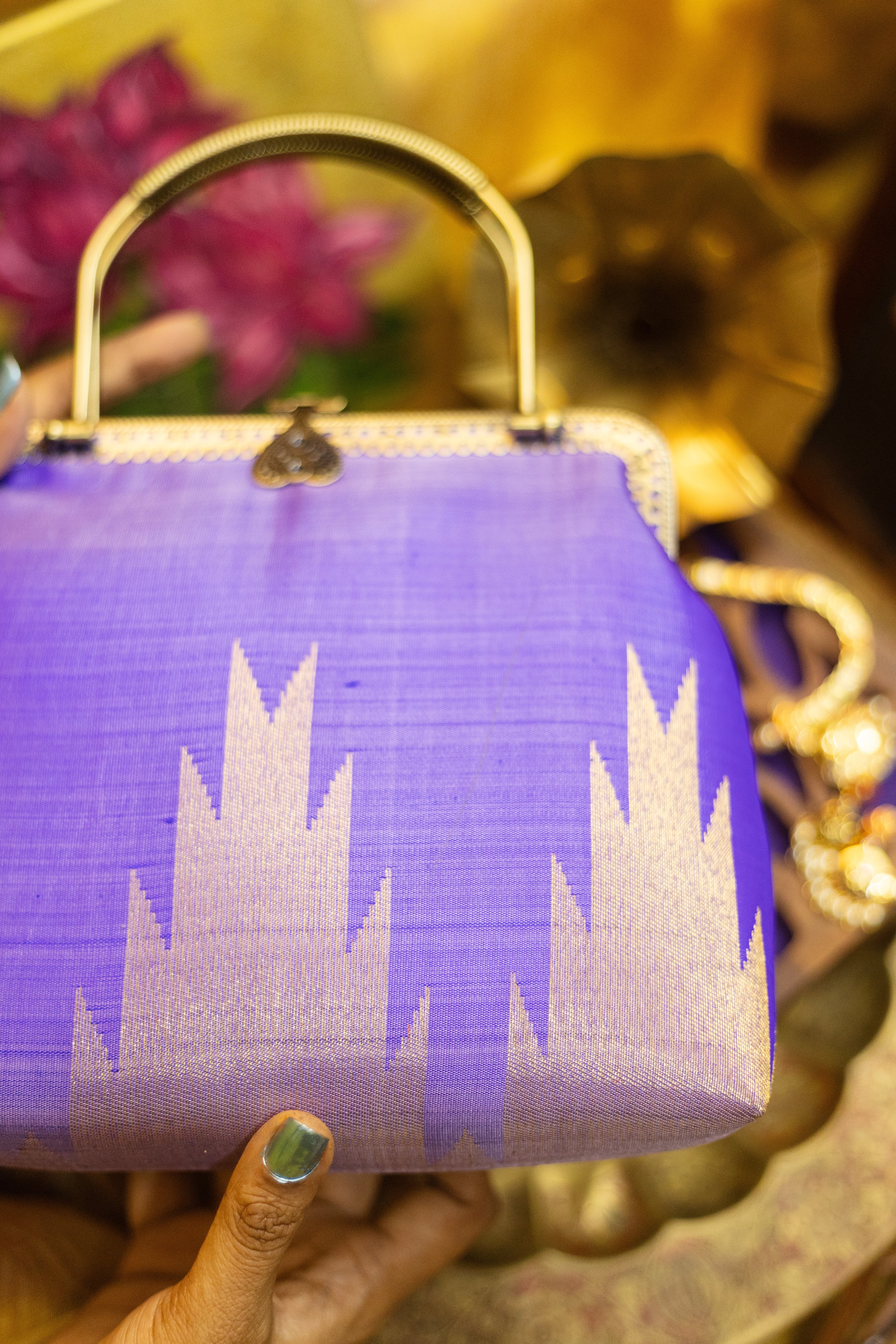 Lavender and beige 8kol Thazhampoo Rekku