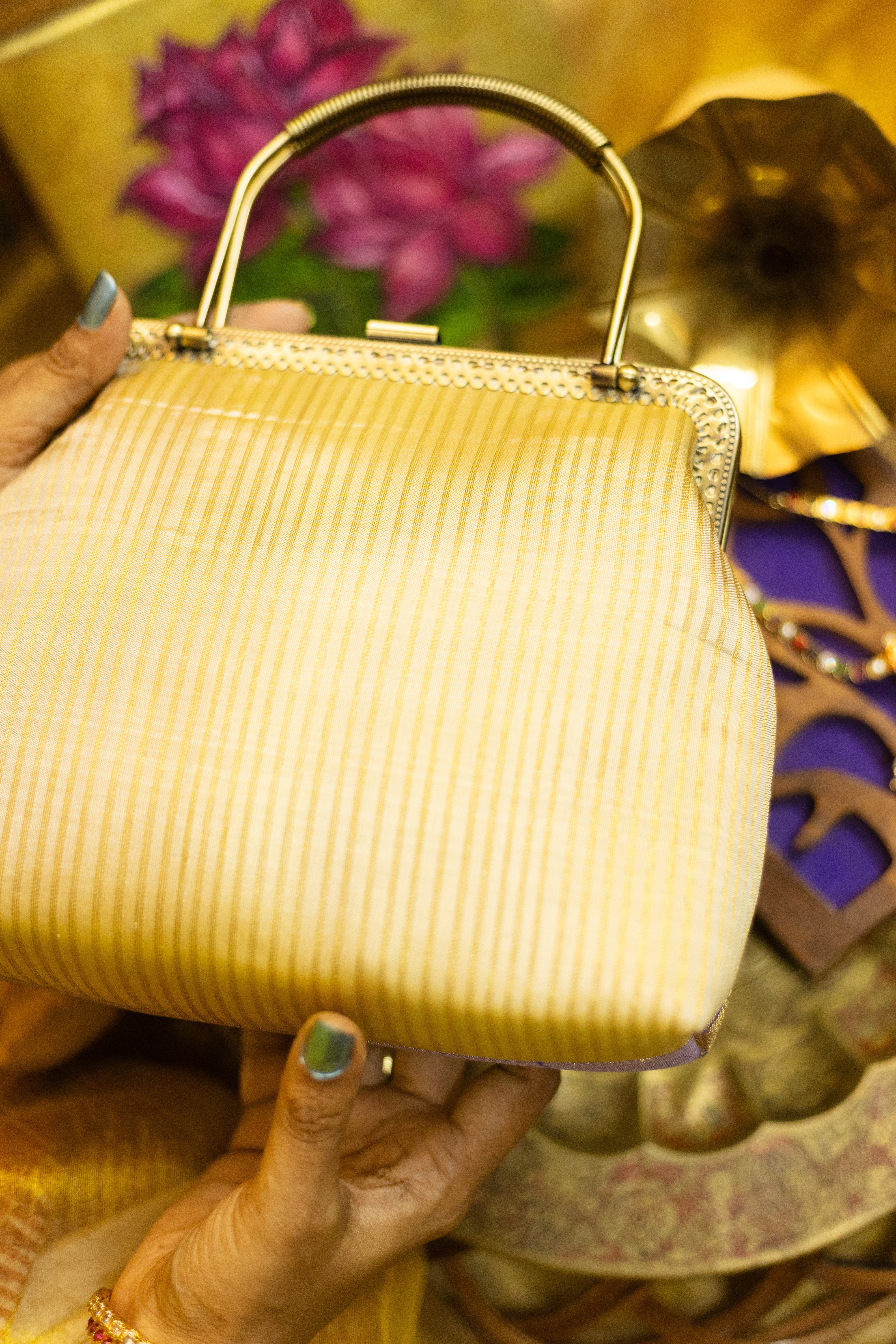 Lavender and beige 8kol Thazhampoo Rekku