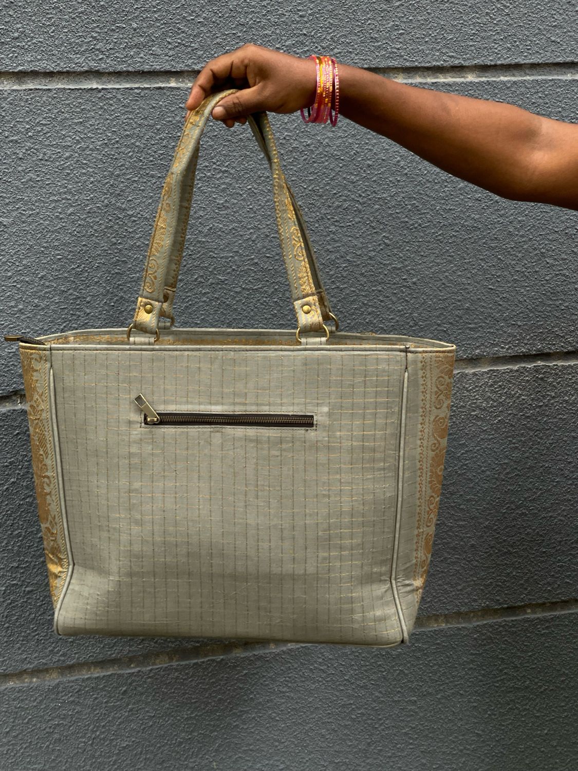 Grey Mail Border Sungudi