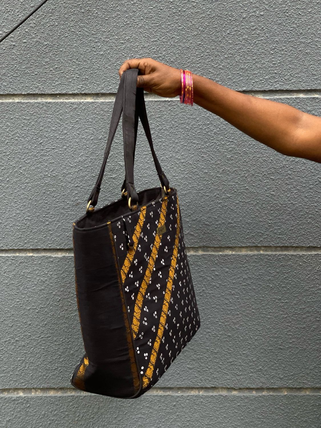 3 Kattu Black Stripes