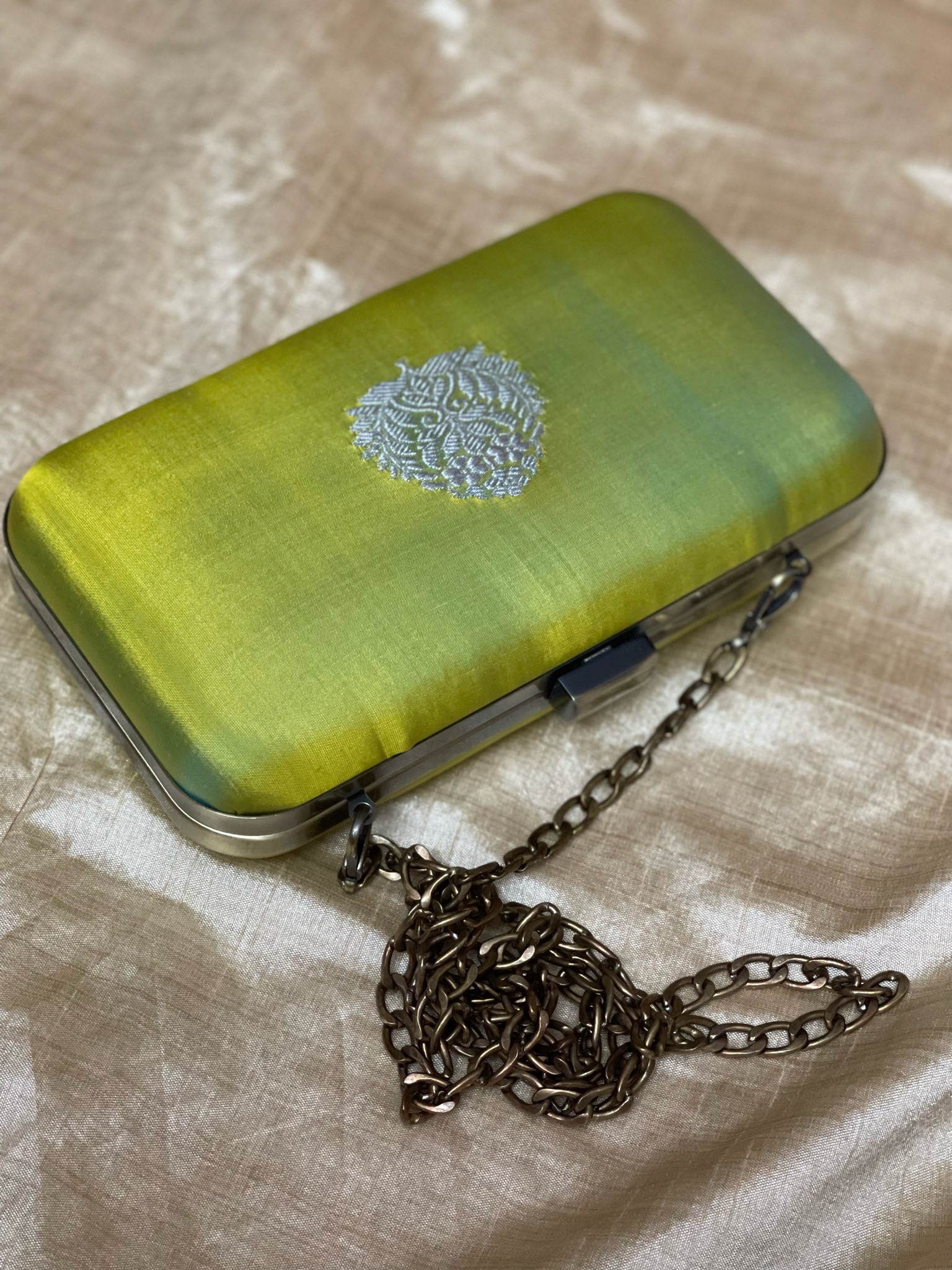 Pon Vanndu Single Motif