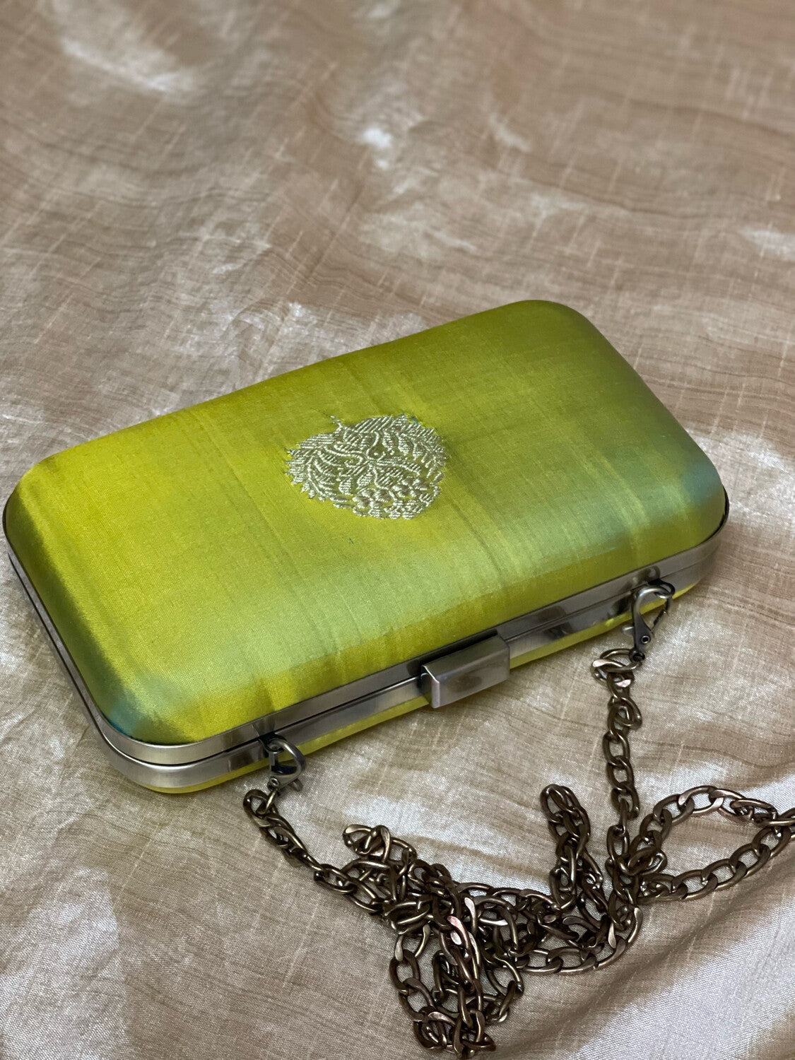 Pon Vanndu Single Motif