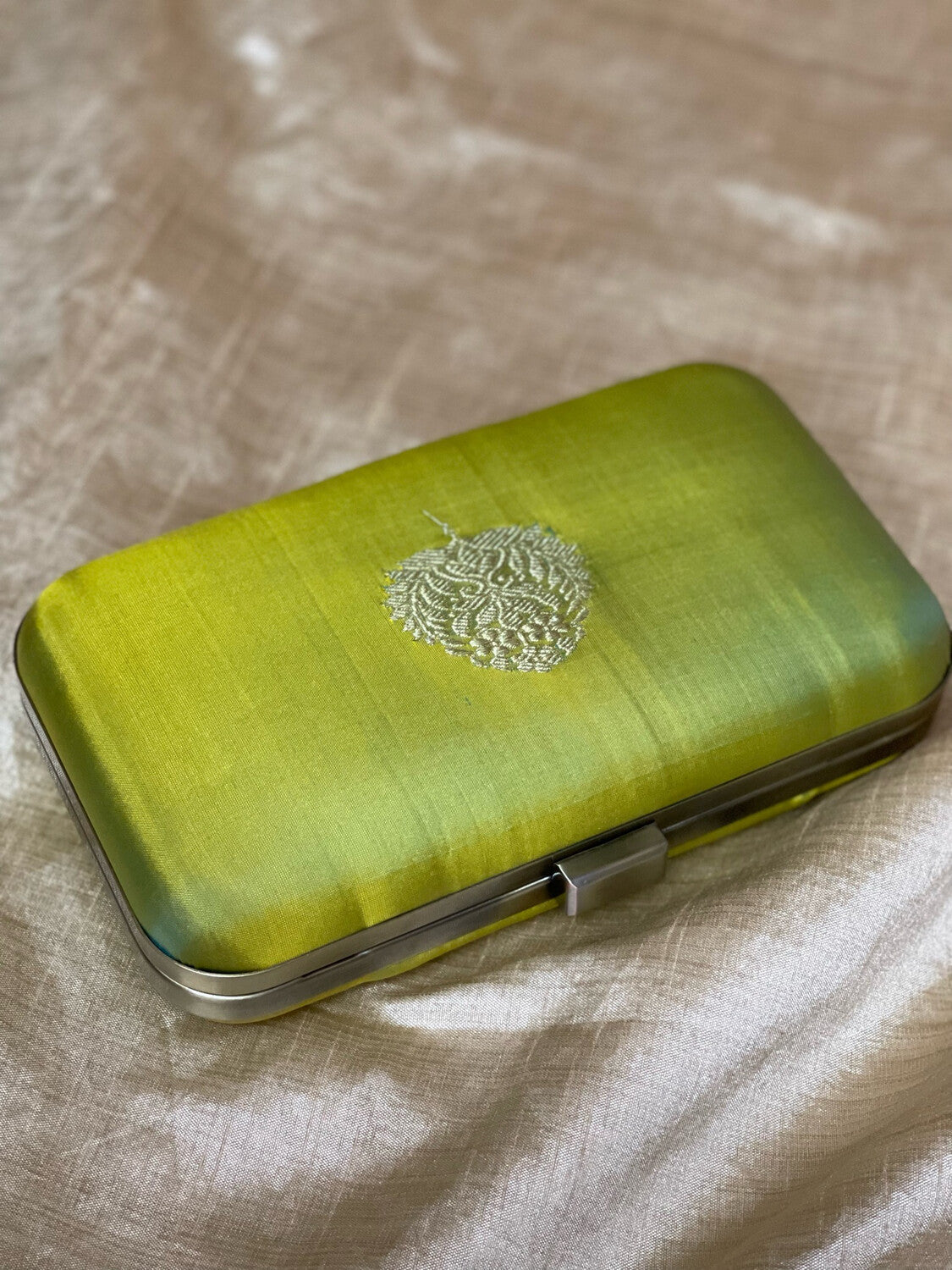 Pon Vanndu Single Motif