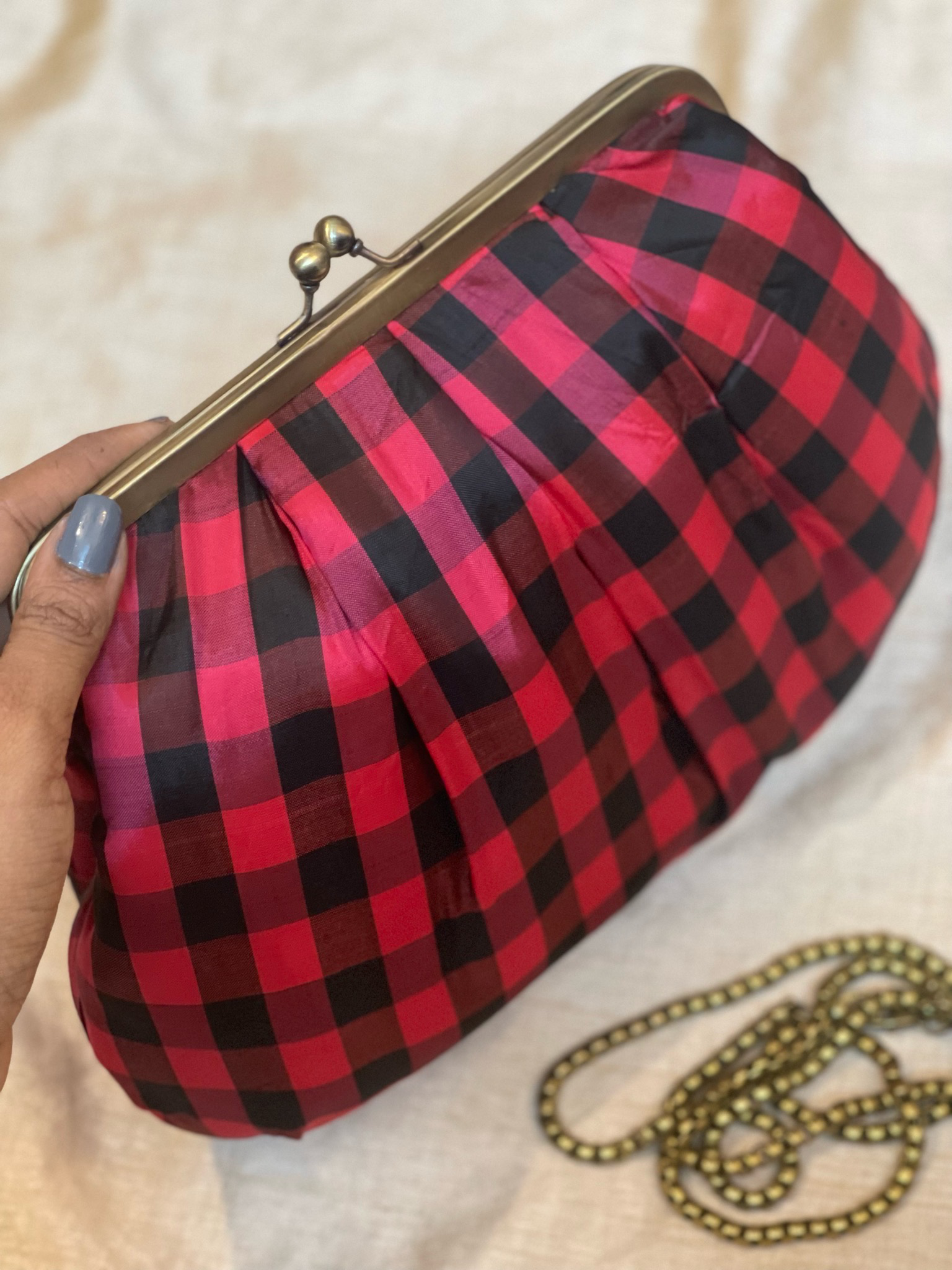 Rose And Black Pulliam Kotadi Kattam