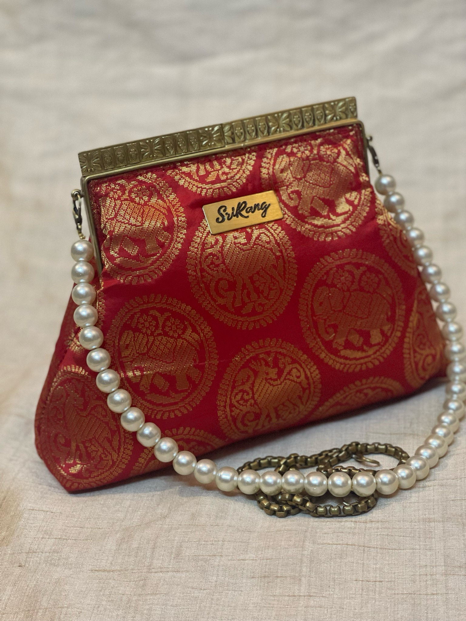 Mann And Yaanai Orange Shot Color