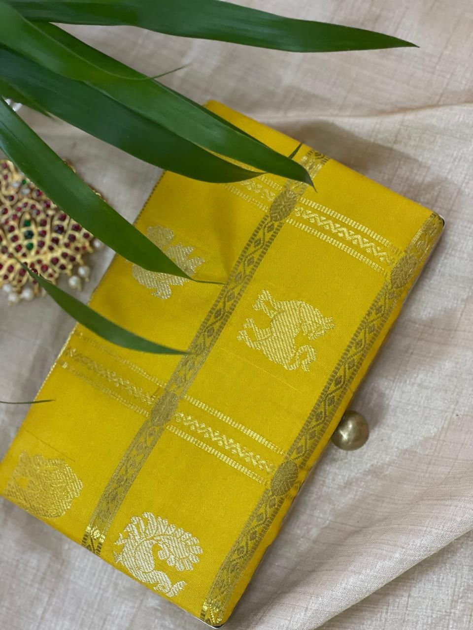 Summer Daffodil Annam & Yazhi