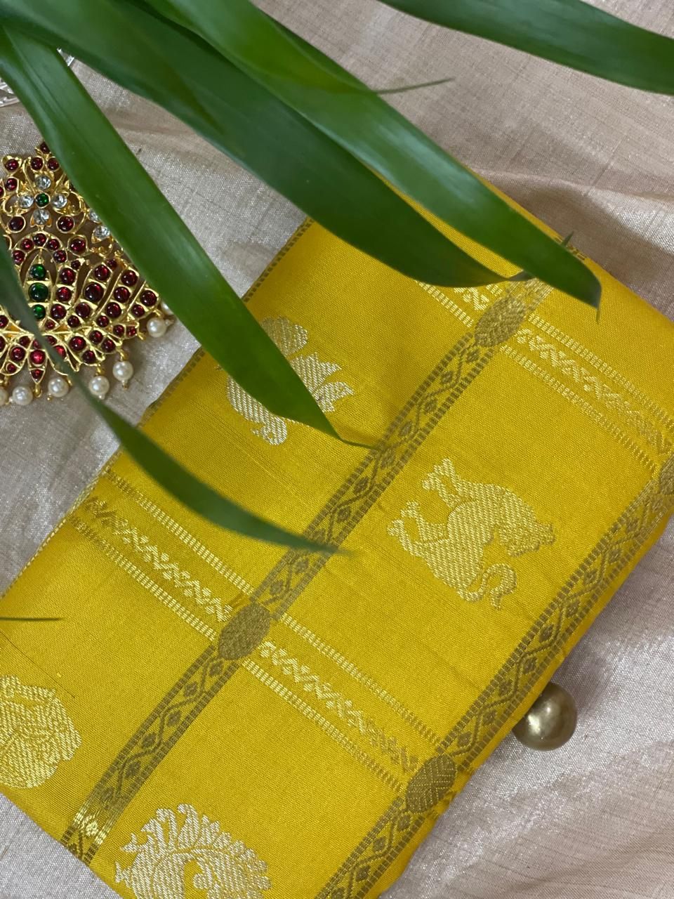 Summer Daffodil Annam & Yazhi