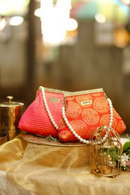 Mann And Yaanai Orange Shot Color