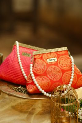 Mann And Yaanai Orange Shot Color