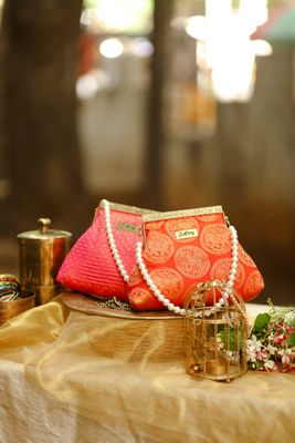 Mann And Yaanai Orange Shot Color