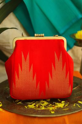 Thazambu Rekku Chilli Red