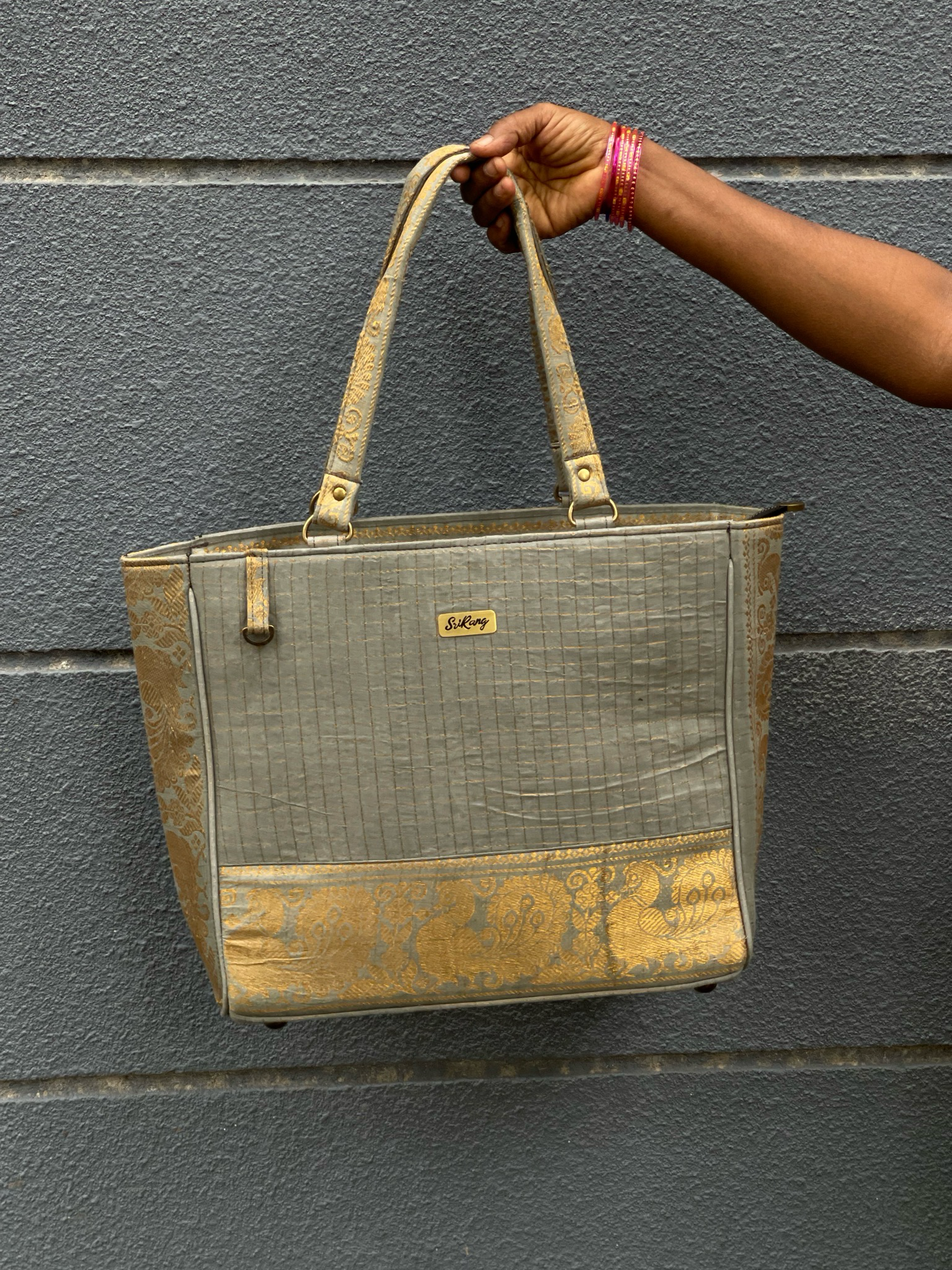 Grey Mail Border Sungudi