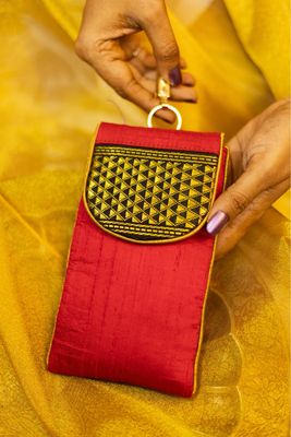 Pinkish Red With Black Araimadam