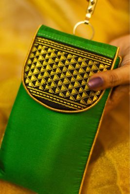 Ellai Pachai And Black Arai Madam