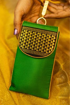 Ellai Pachai And Black Arai Madam