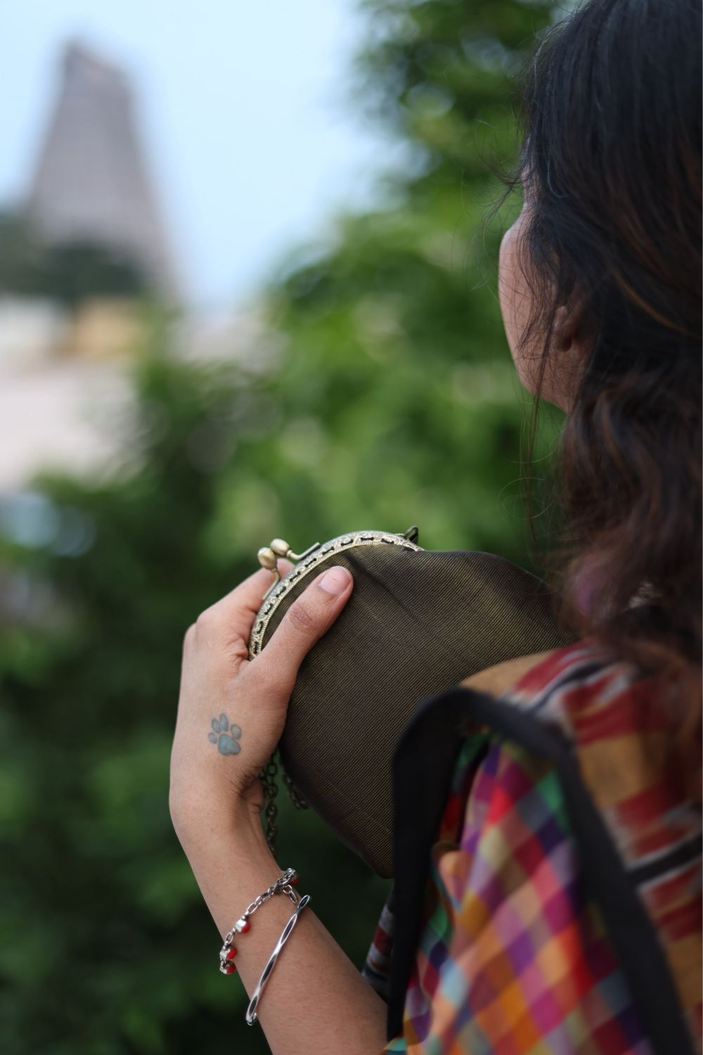 Vintage Black Oosi Vanam