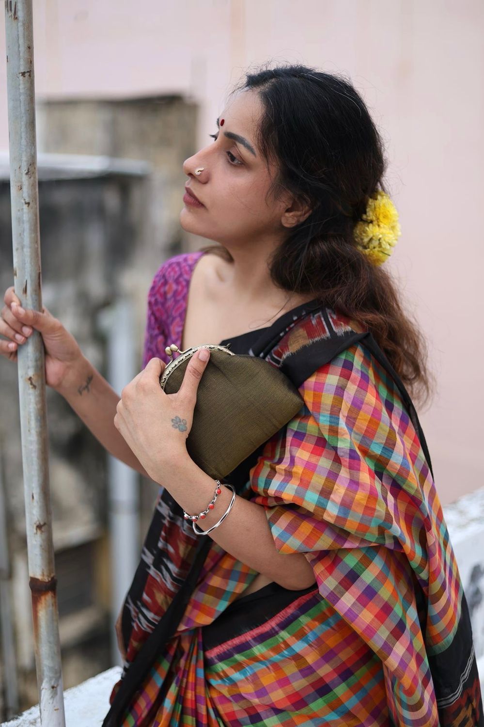 Vintage Black Oosi Vanam