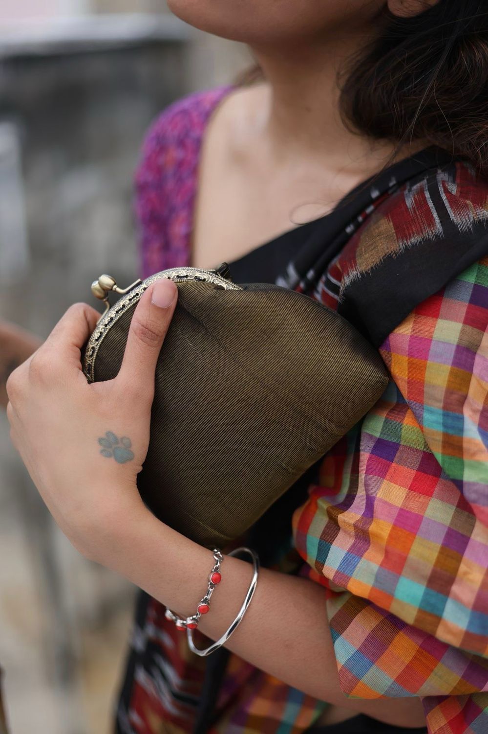 Vintage Black Oosi Vanam