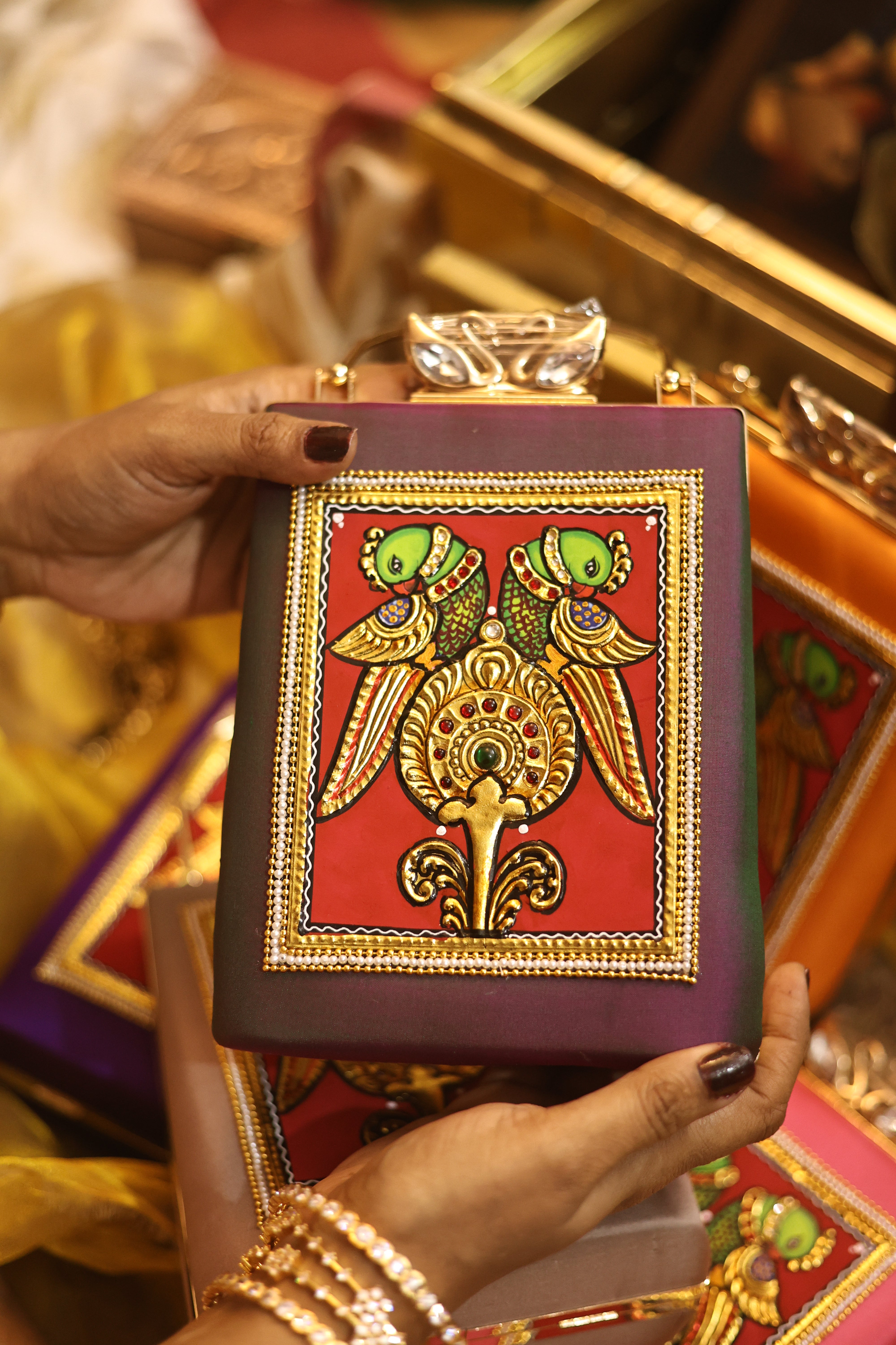 Jamun Rettai kili ( double shade )