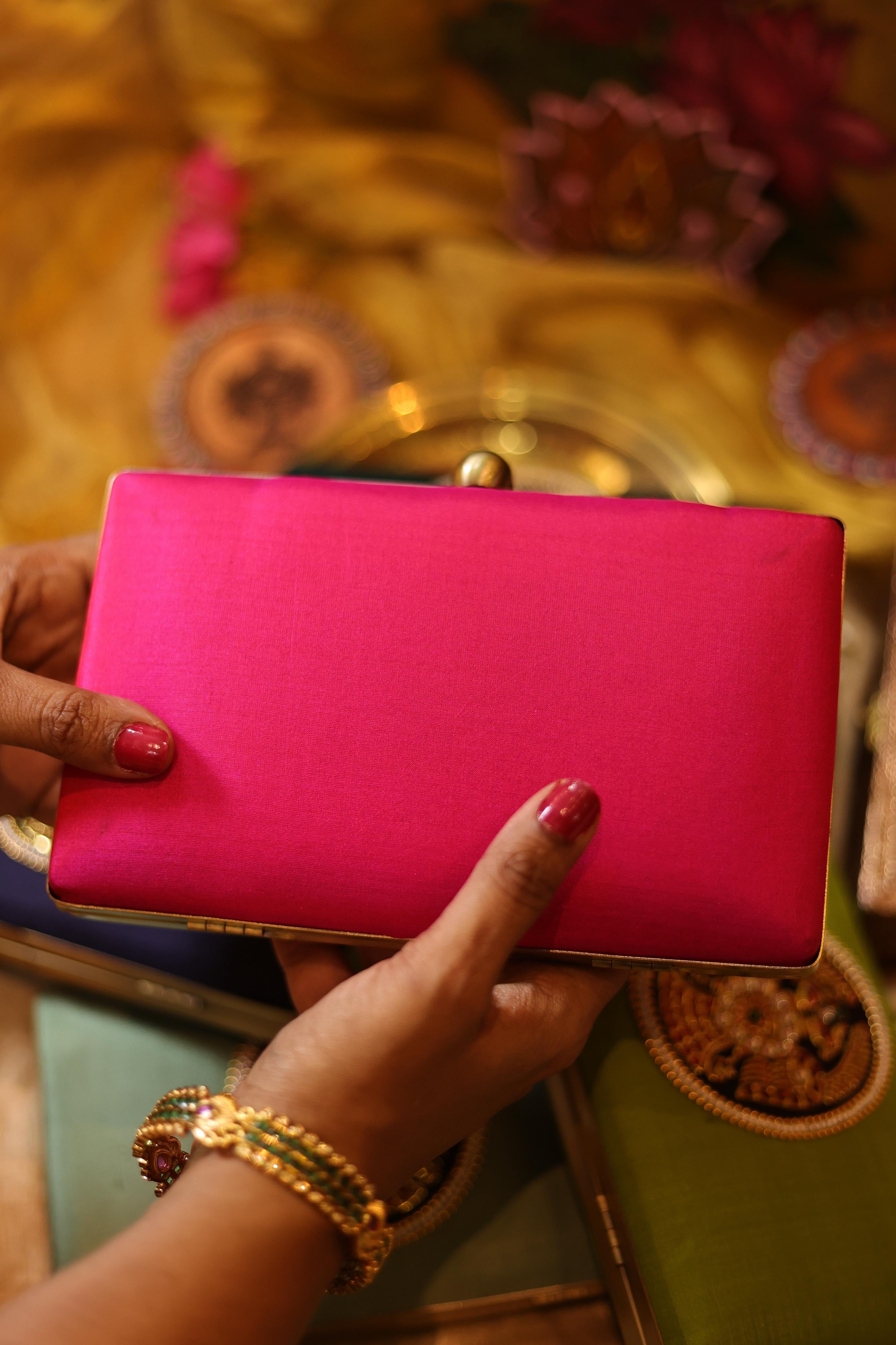Hot pink gandabe