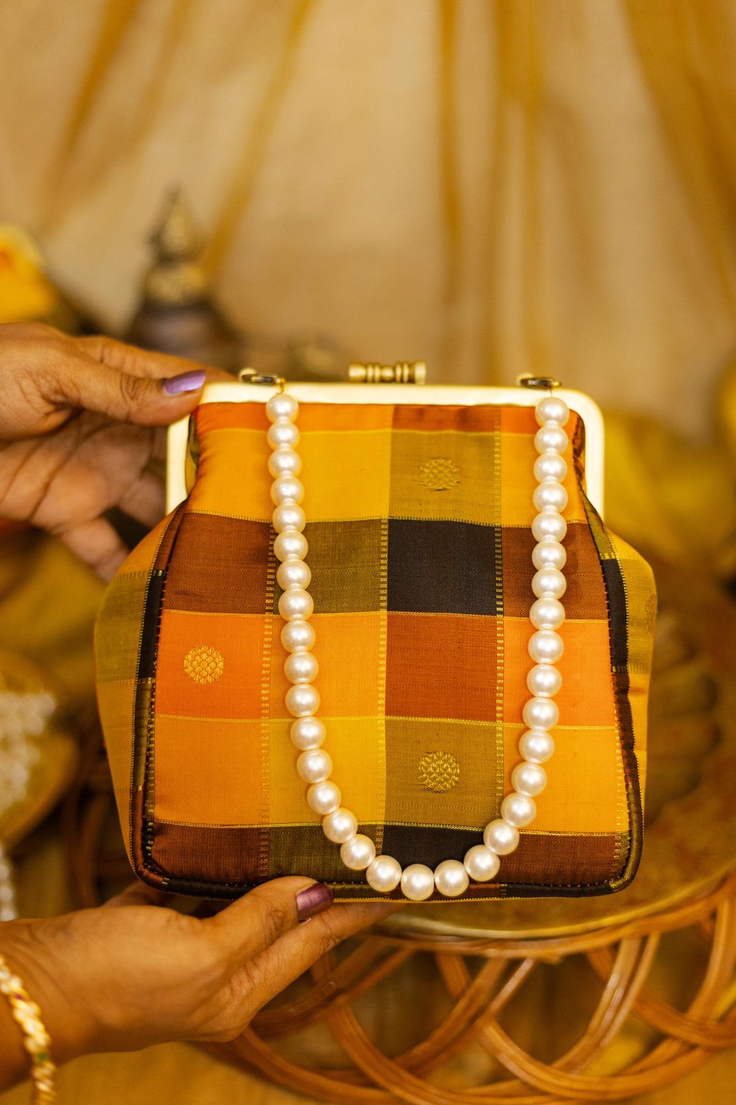 Small Damra Kandangi checks dawn and dusk