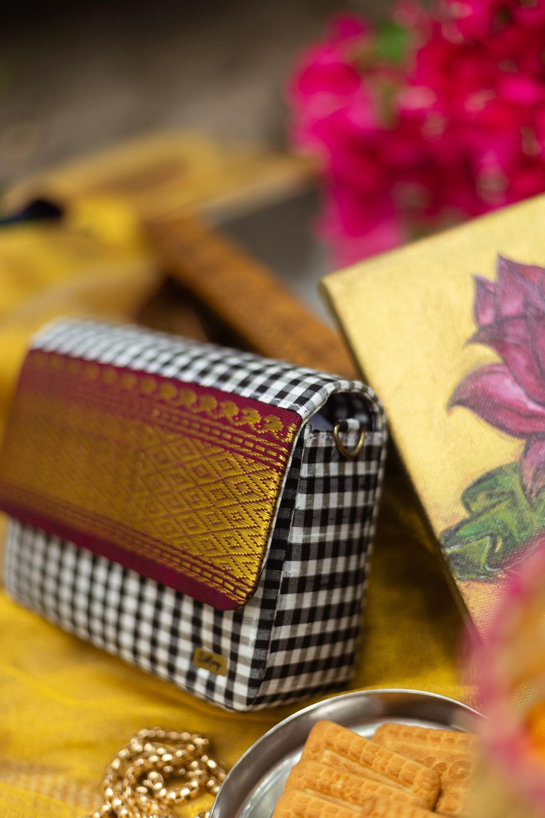 Black and white red  Bhavanchi