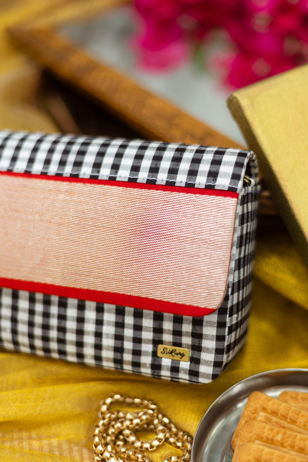 Black and white red  Bhavanchi