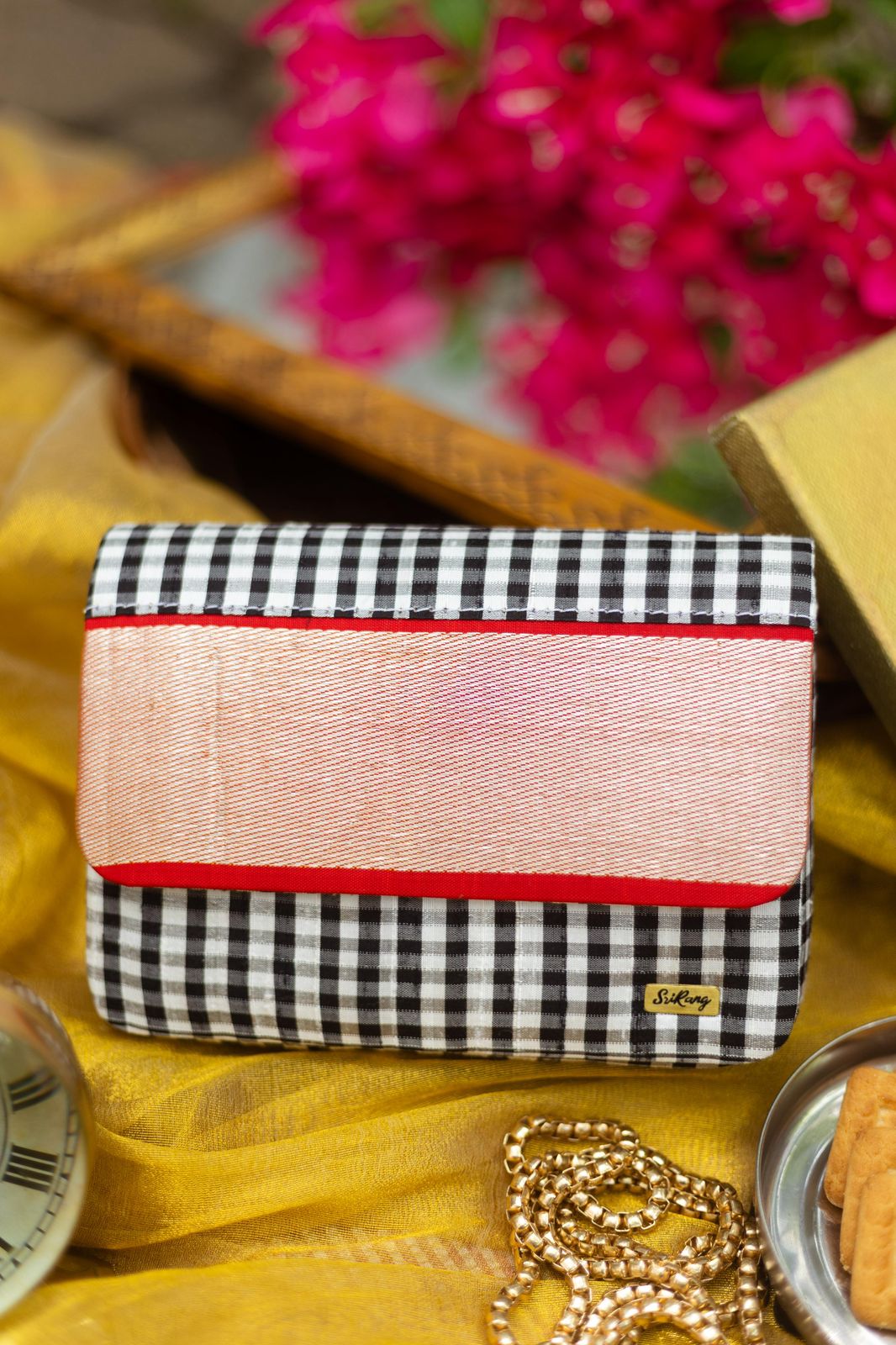 Black and white red  Bhavanchi