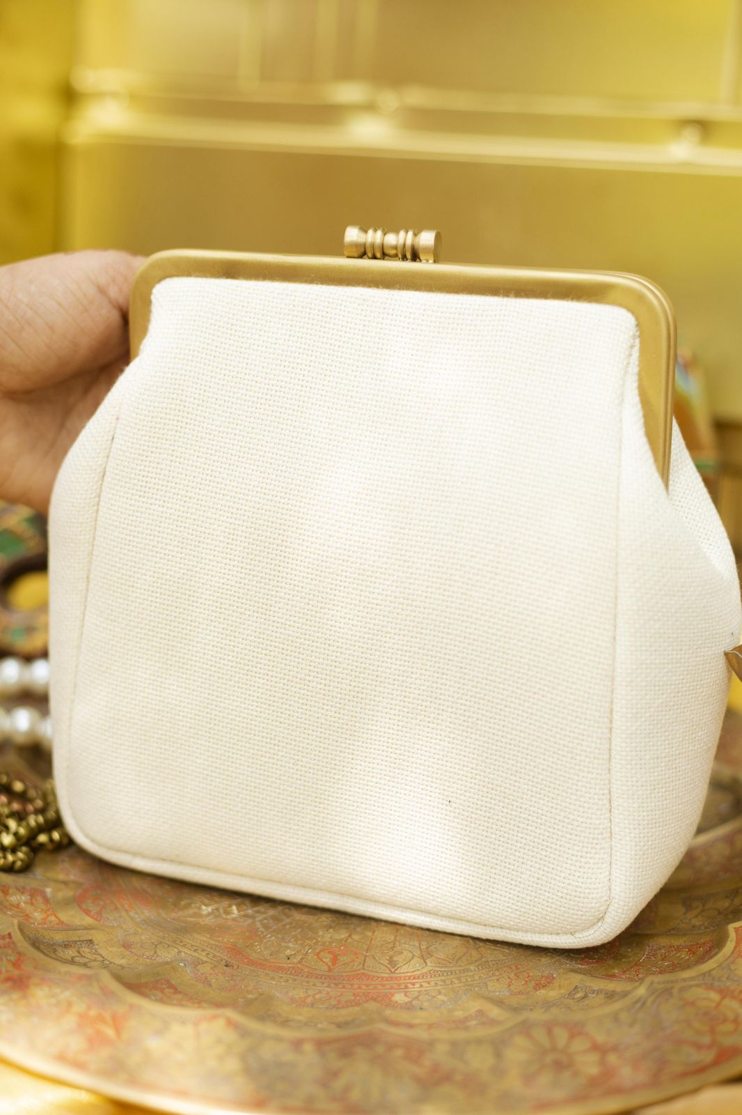 Toda black and white small damru