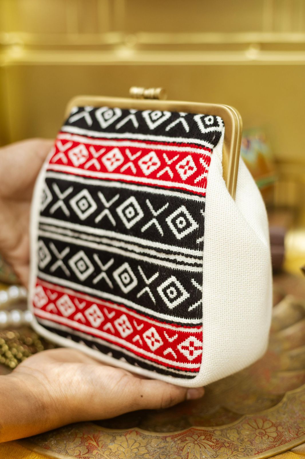 Toda small damru black and white