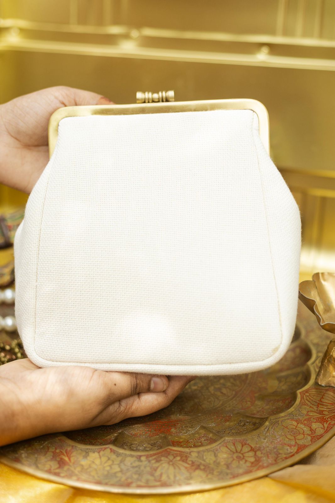 Toda small damru black and white