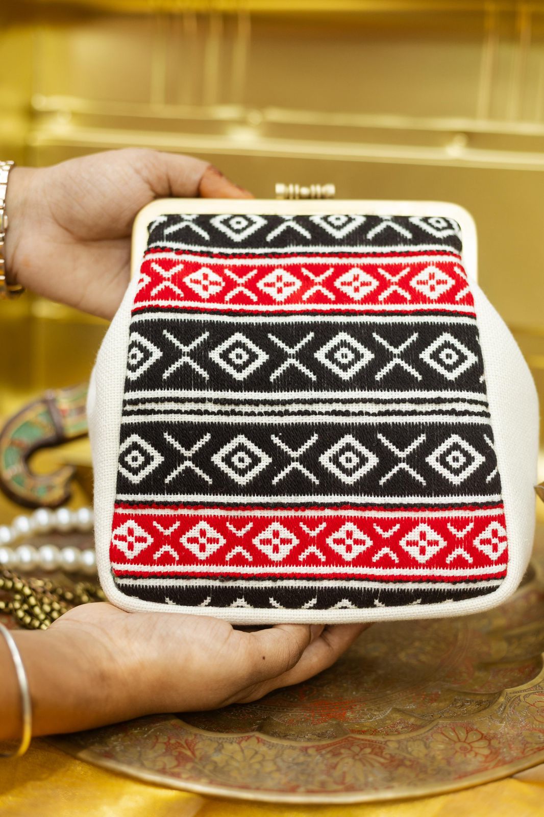 Toda small damru black and white