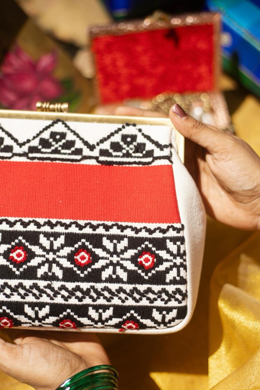 Toda big damru black and white