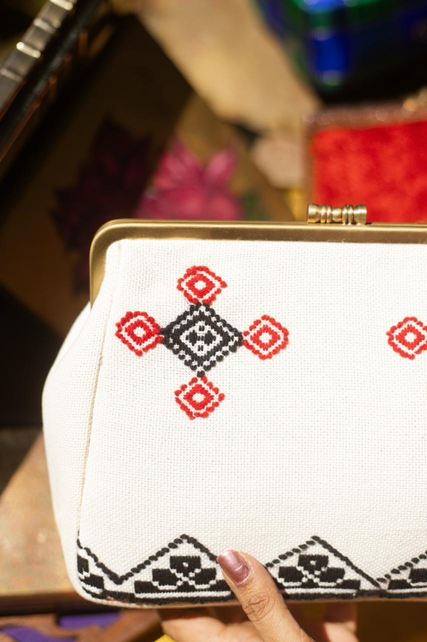 Toda big damru black and white