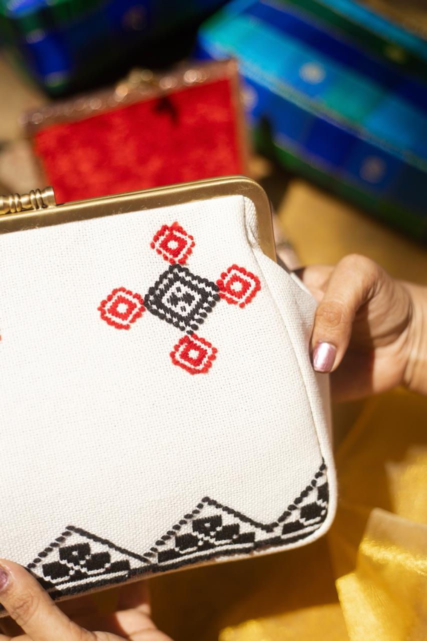 Toda big damru black and white