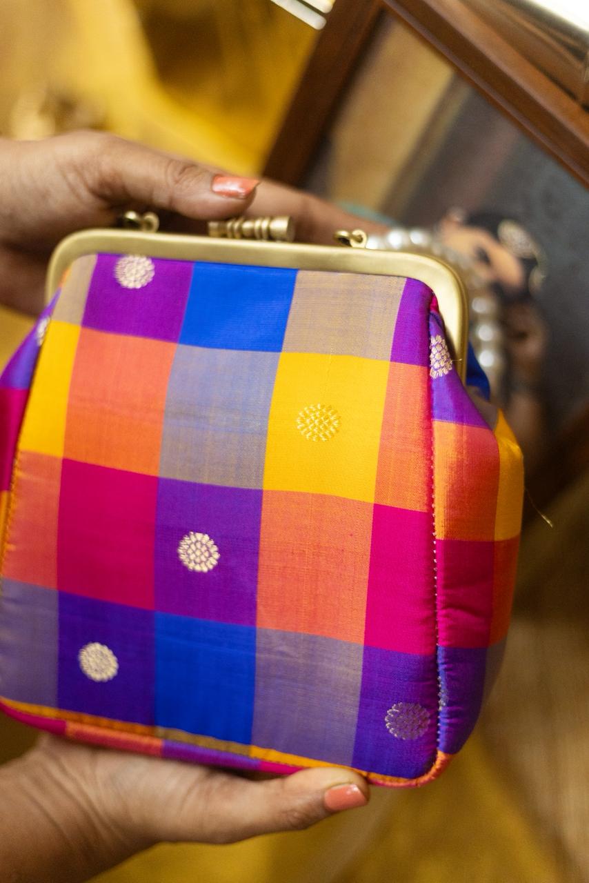 Jayalalitha Pallum pazhamum small damru